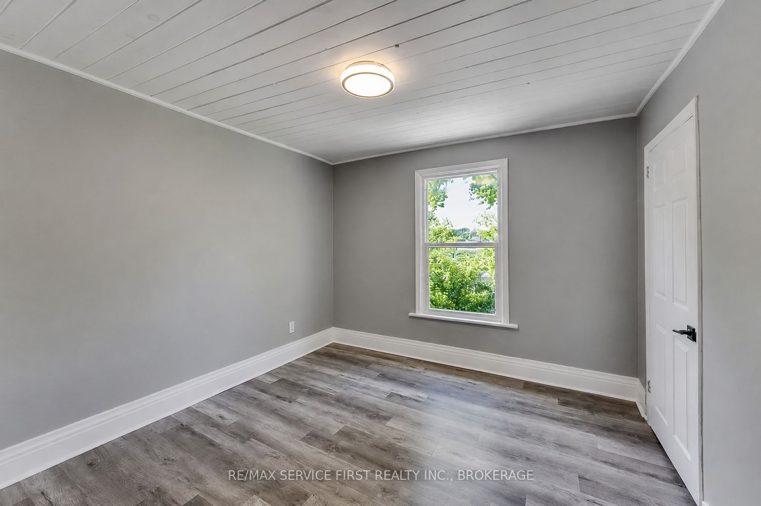 211 Raglan Road Property Photo 9