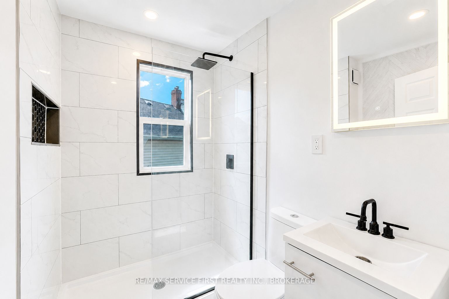 211 Raglan Road Property Photo 10