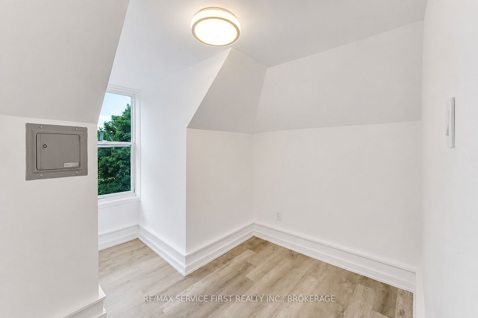 211 Raglan Road Property Photo 12