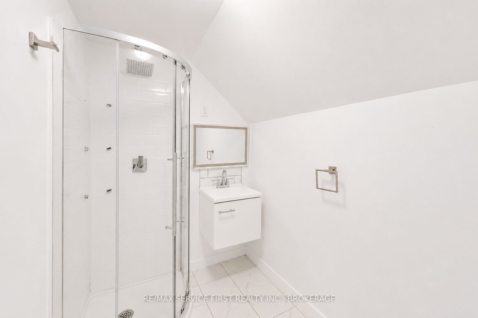 211 Raglan Road Property Photo 13
