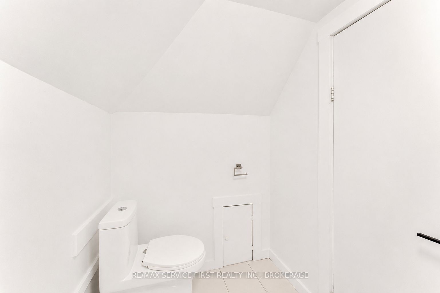 211 Raglan Road Property Photo 14