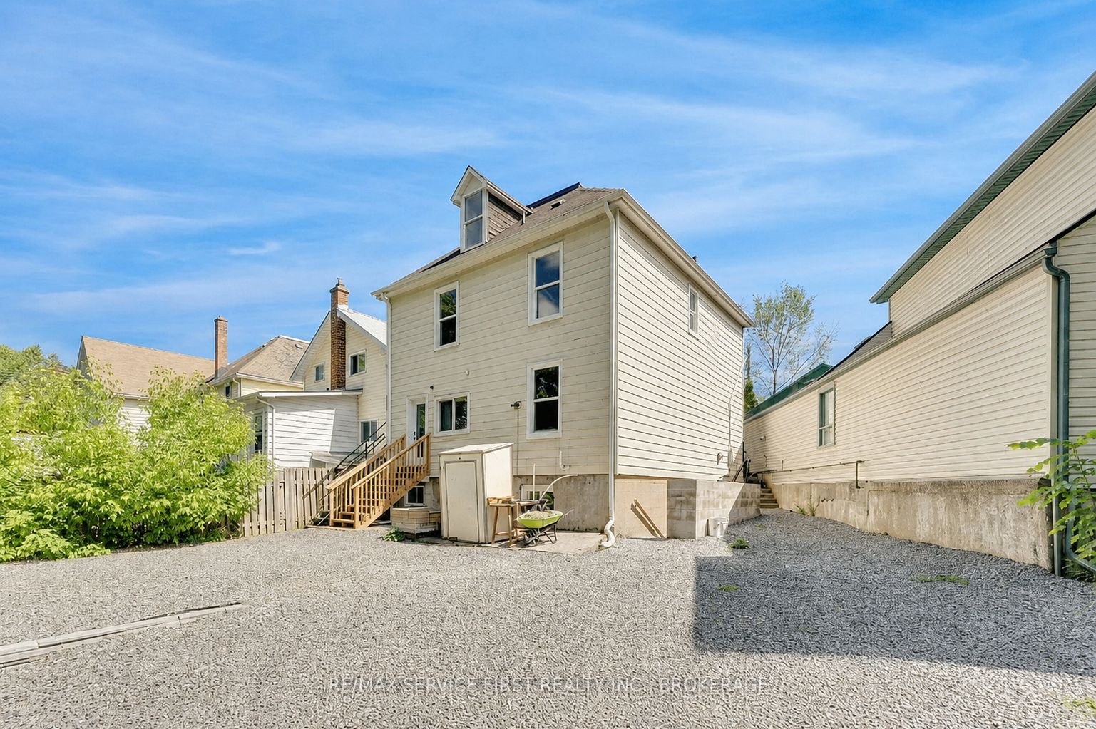 211 Raglan Road Property Photo 15
