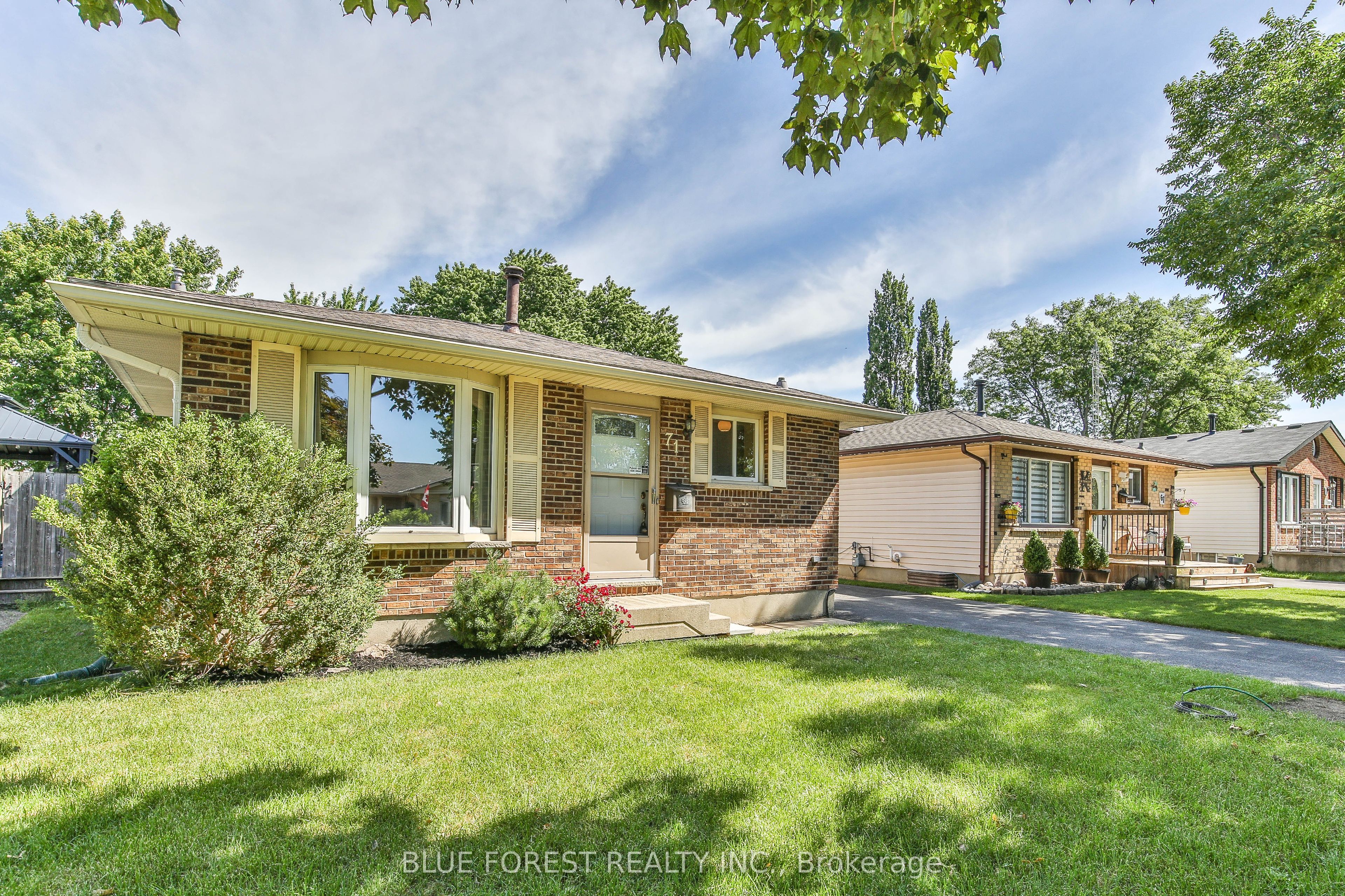 71 Rosamond Crescent Property Photo 1