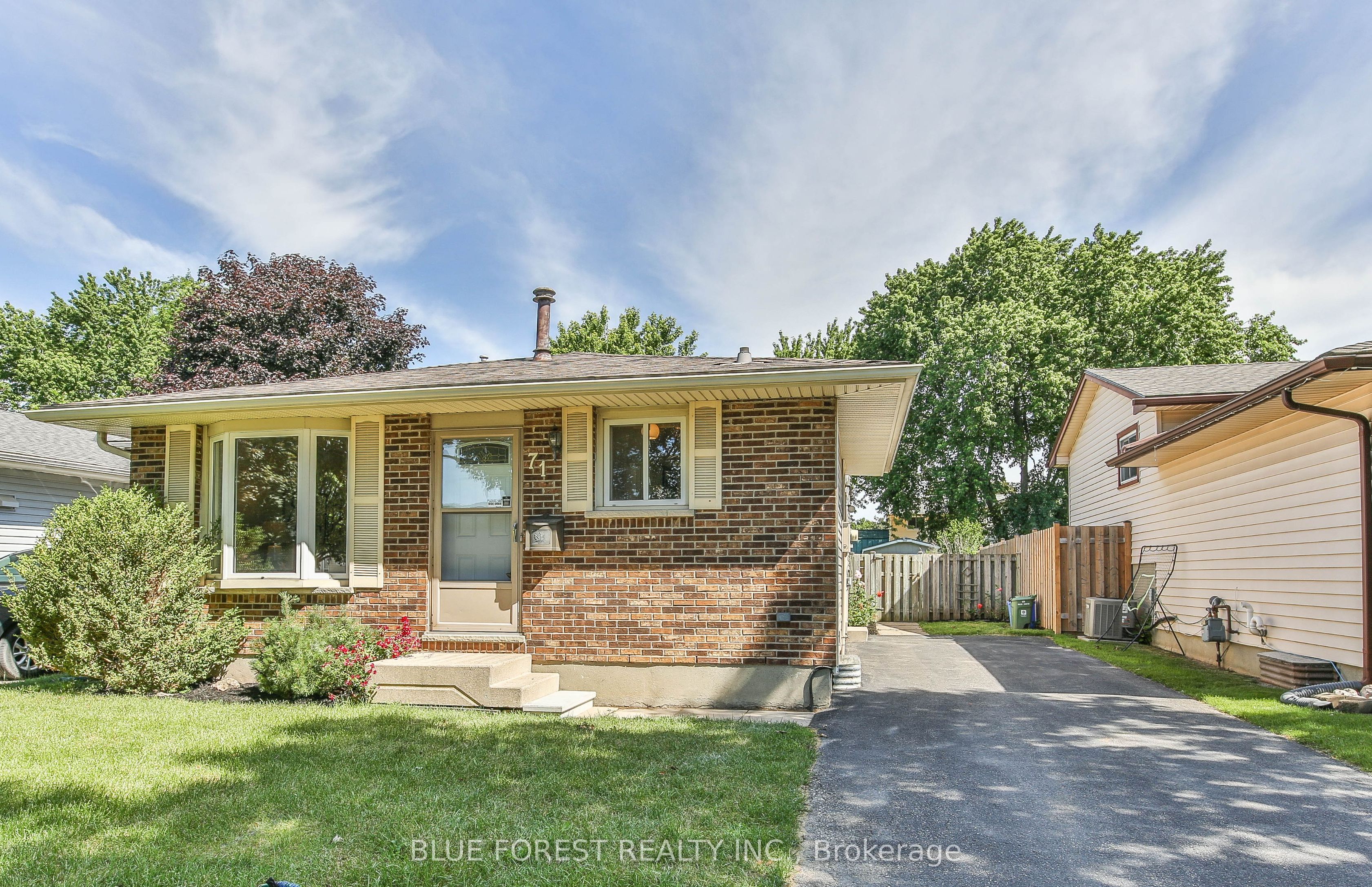 71 Rosamond Crescent Property Photo 3