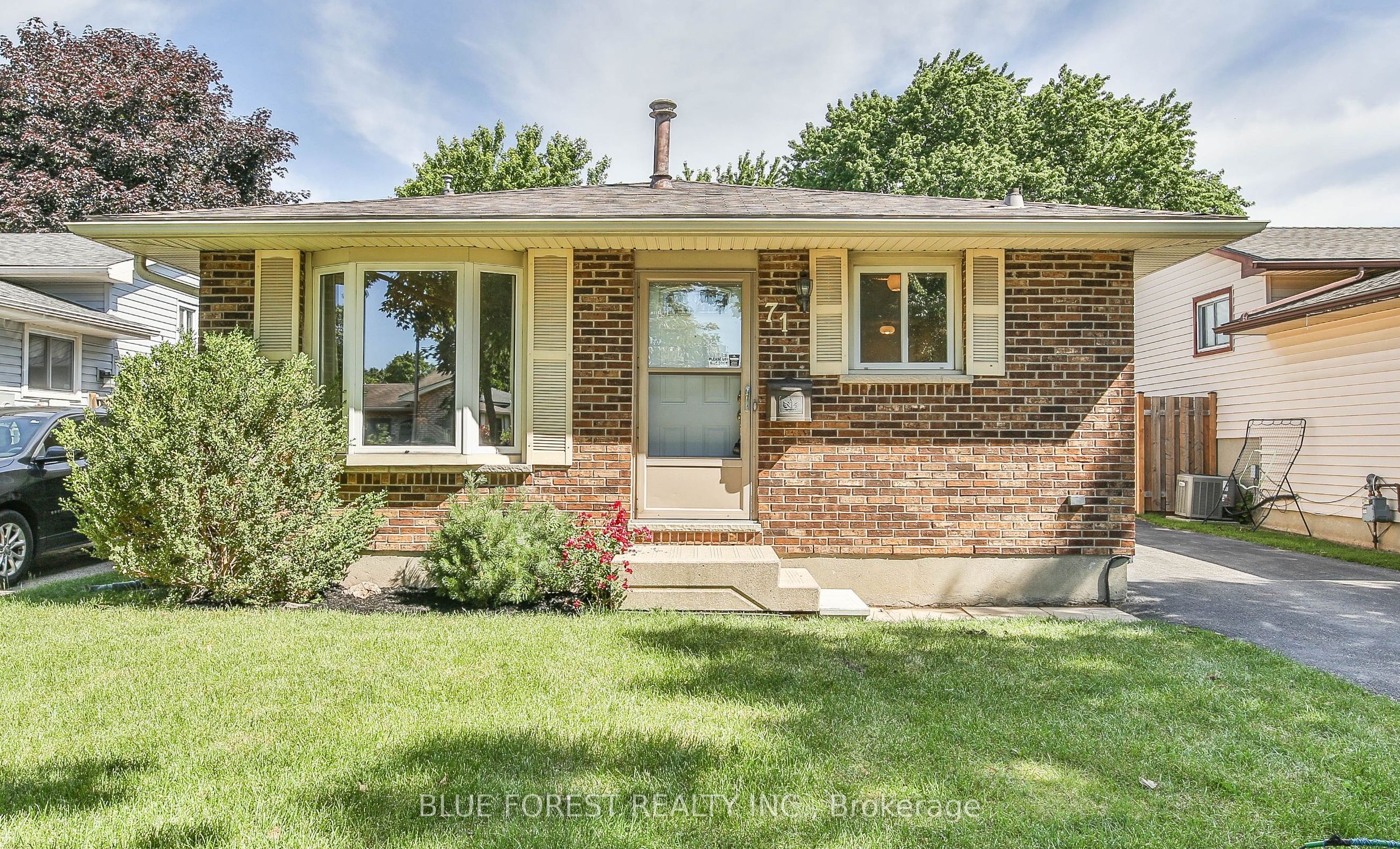 71 Rosamond Crescent Property Photo 4