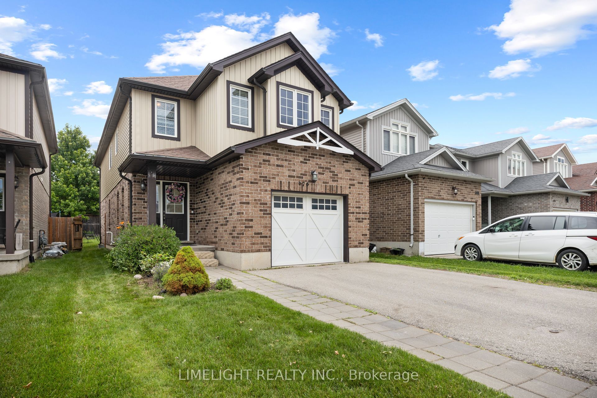 676 Guiness Way Property Photo 2