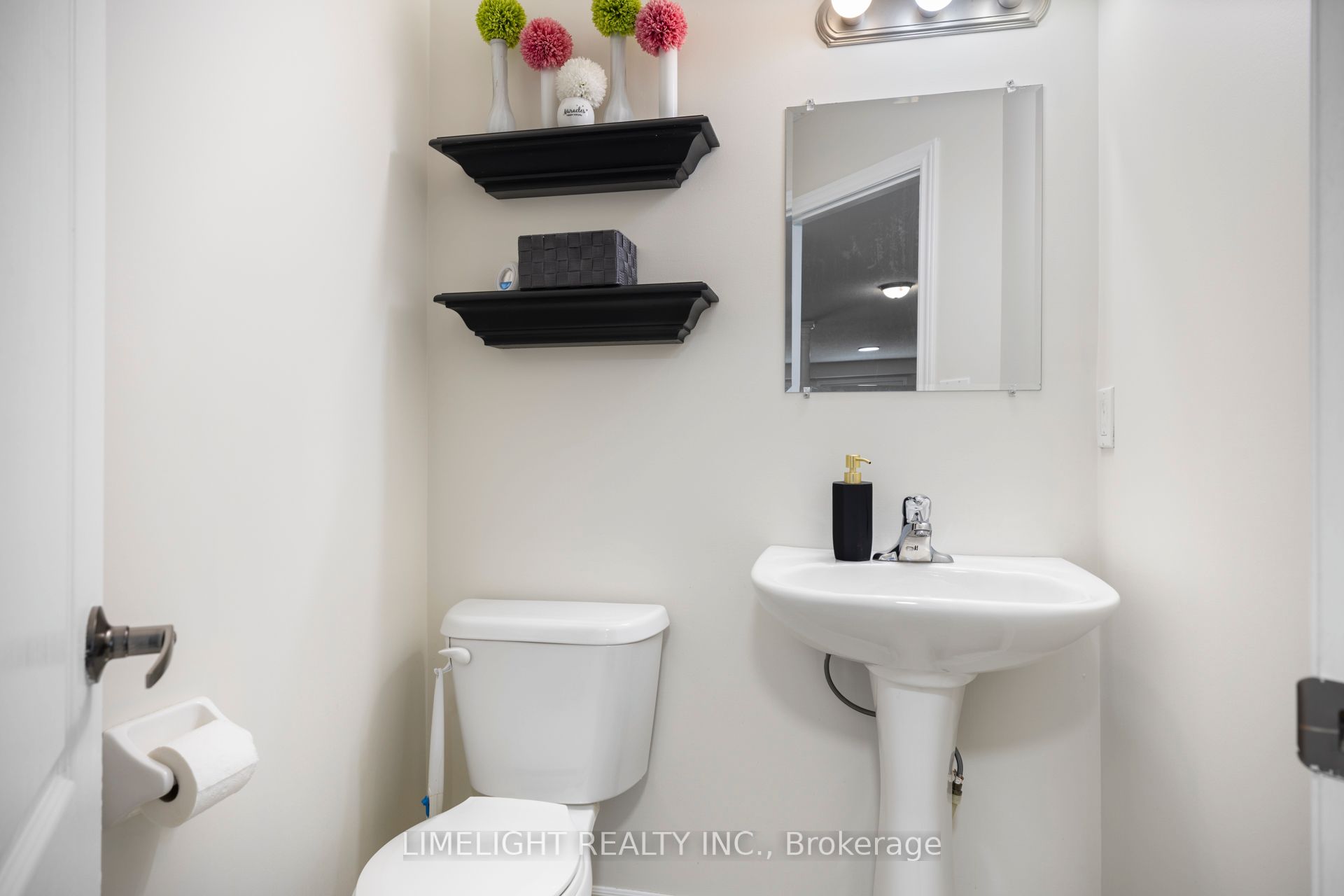 676 Guiness Way Property Photo 13