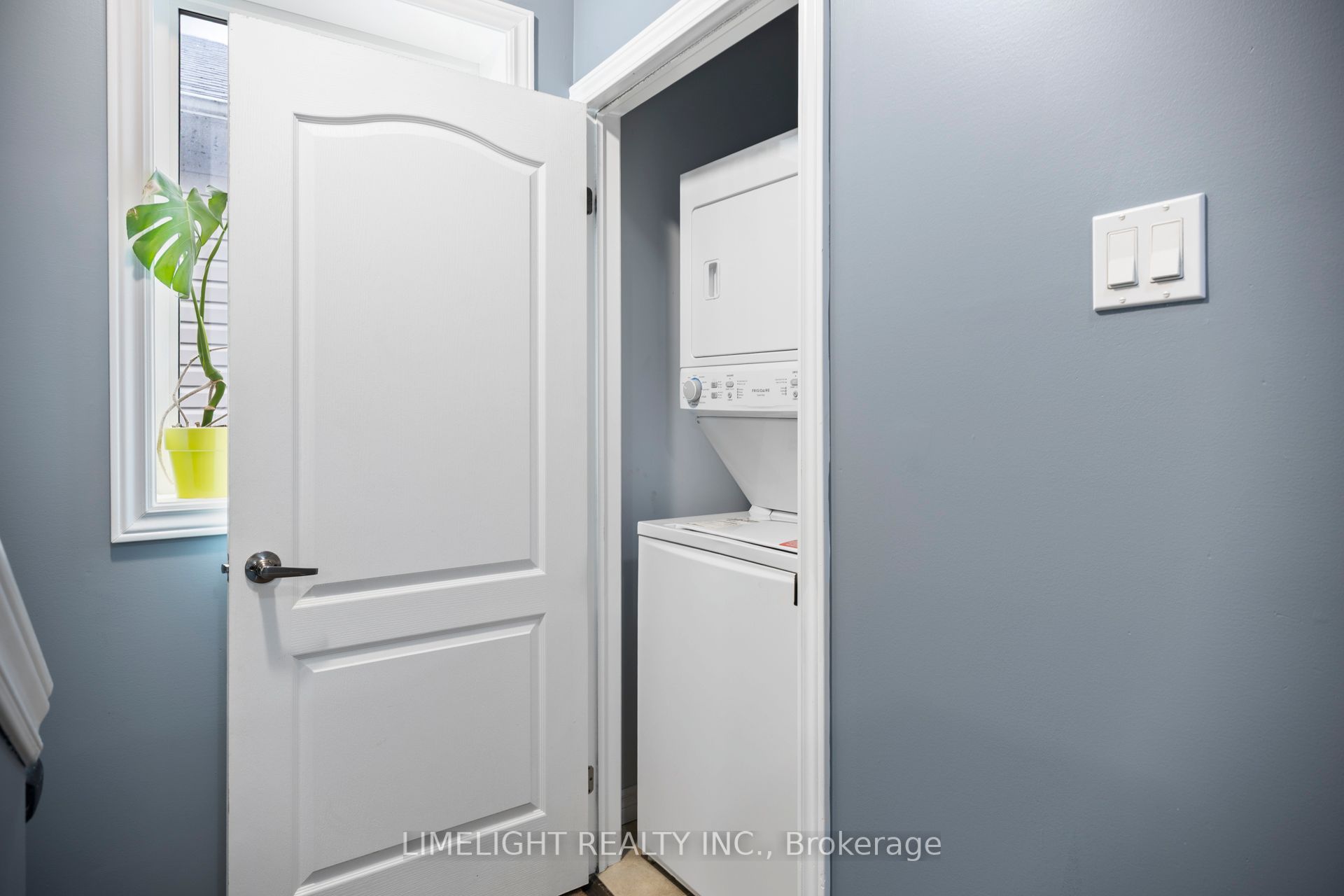 676 Guiness Way Property Photo 15