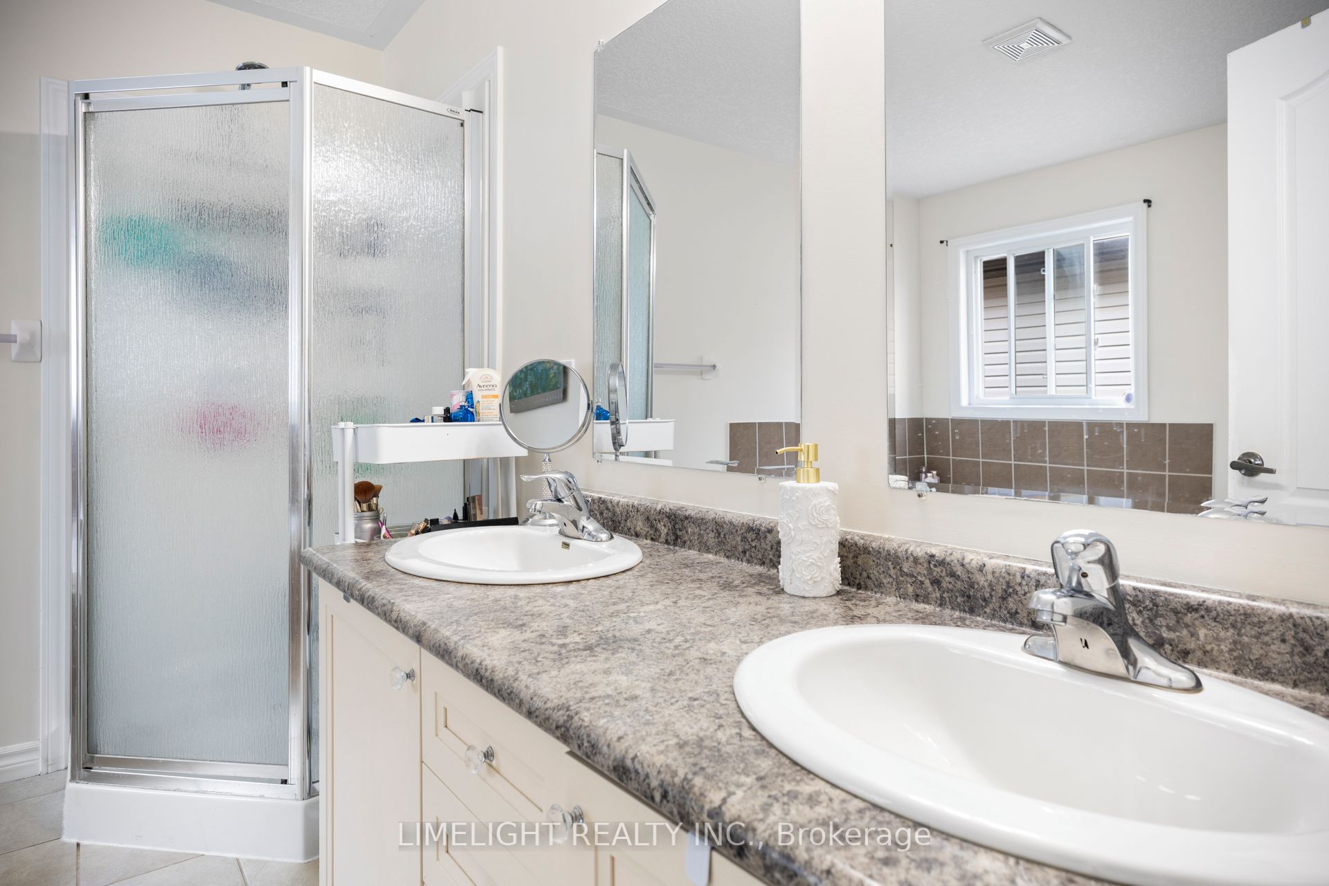 676 Guiness Way Property Photo 18