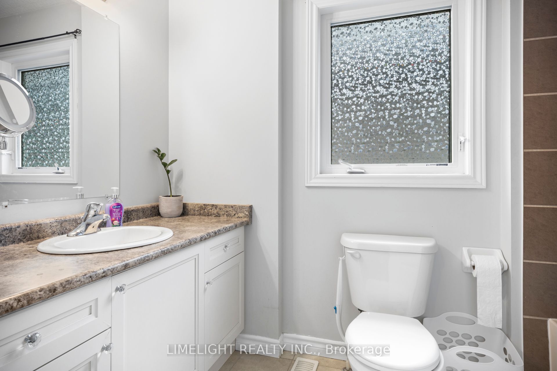 676 Guiness Way Property Photo 22