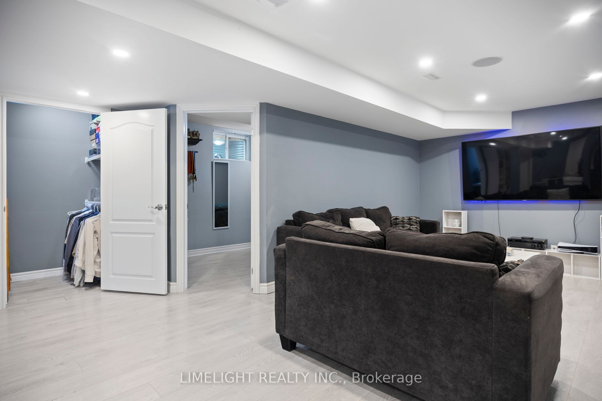676 Guiness Way Property Photo 32