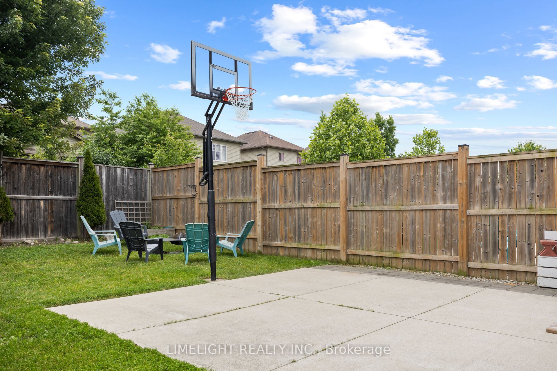 676 Guiness Way Property Photo 33