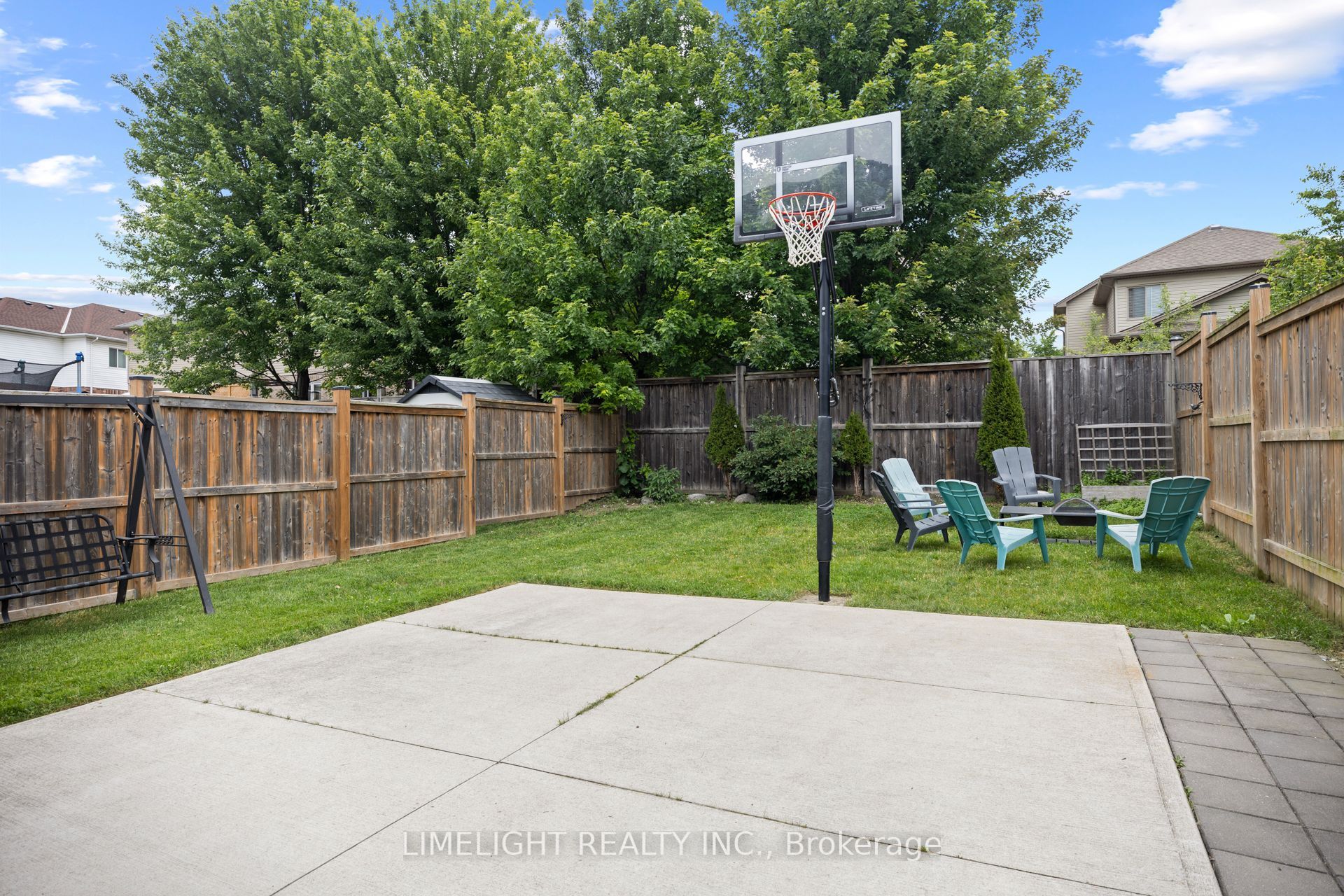 676 Guiness Way Property Photo 35
