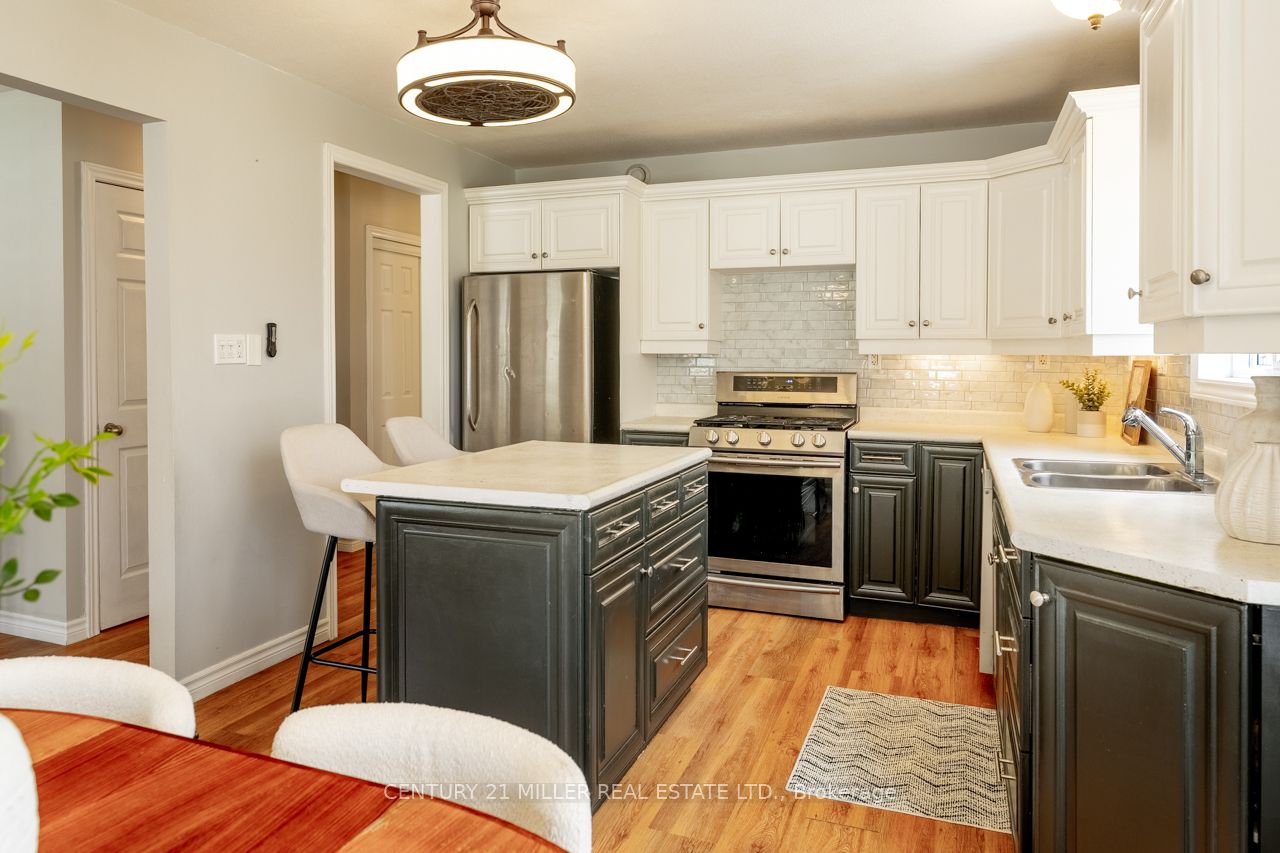 120 Charles Street E Property Photo 8