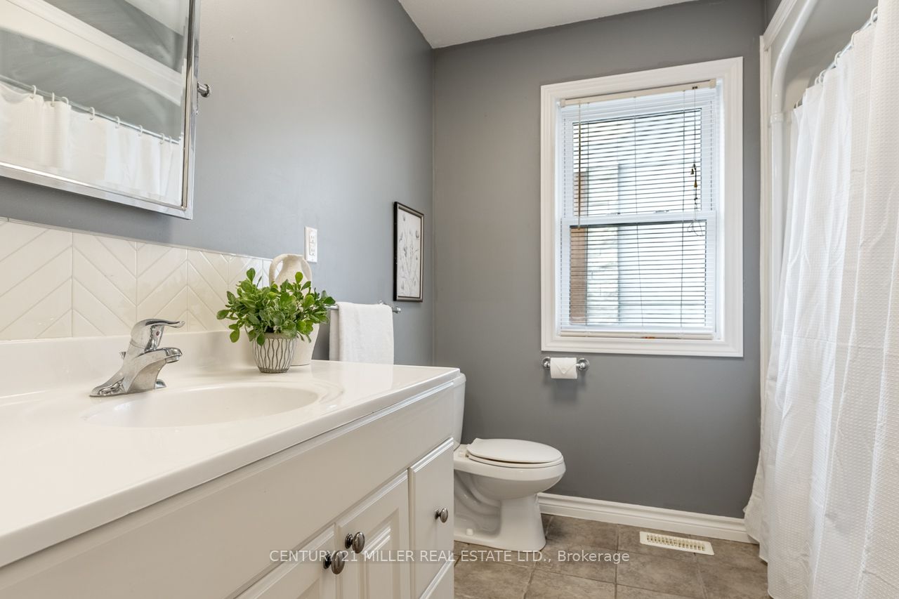 120 Charles Street E Property Photo 15