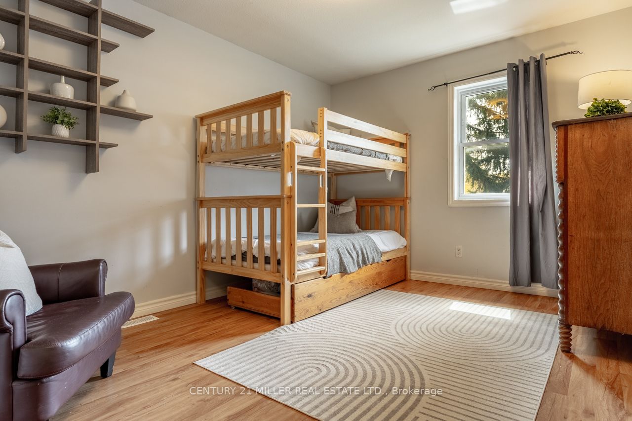 120 Charles Street E Property Photo 16