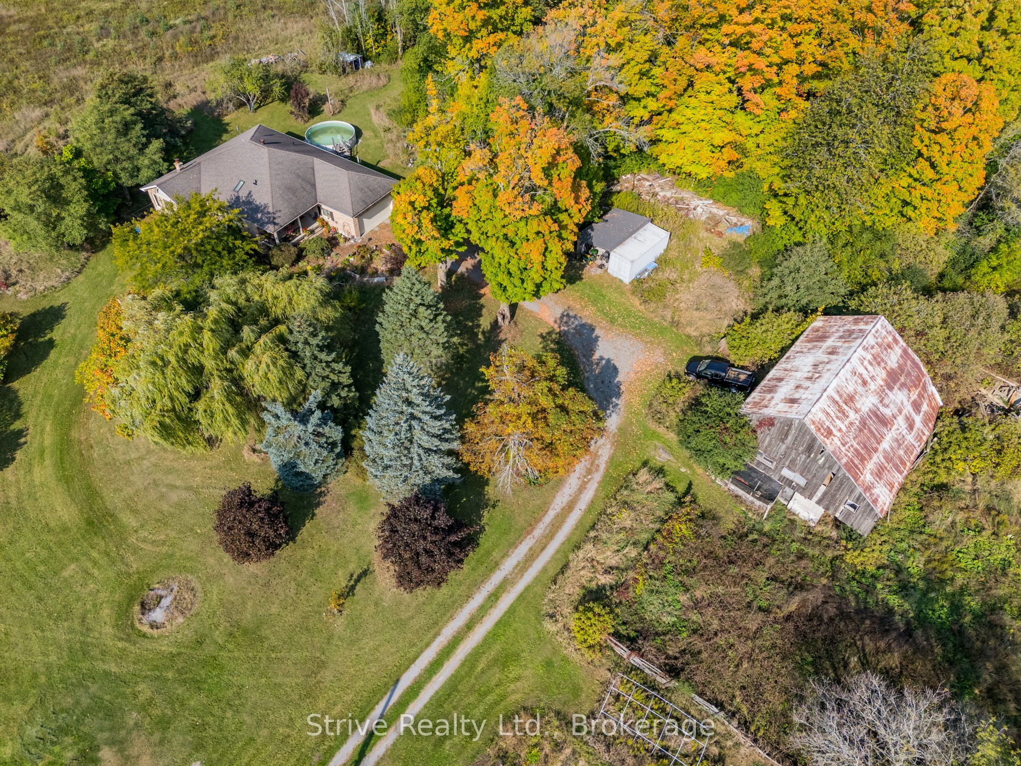 996 Third Line Property Photo 3