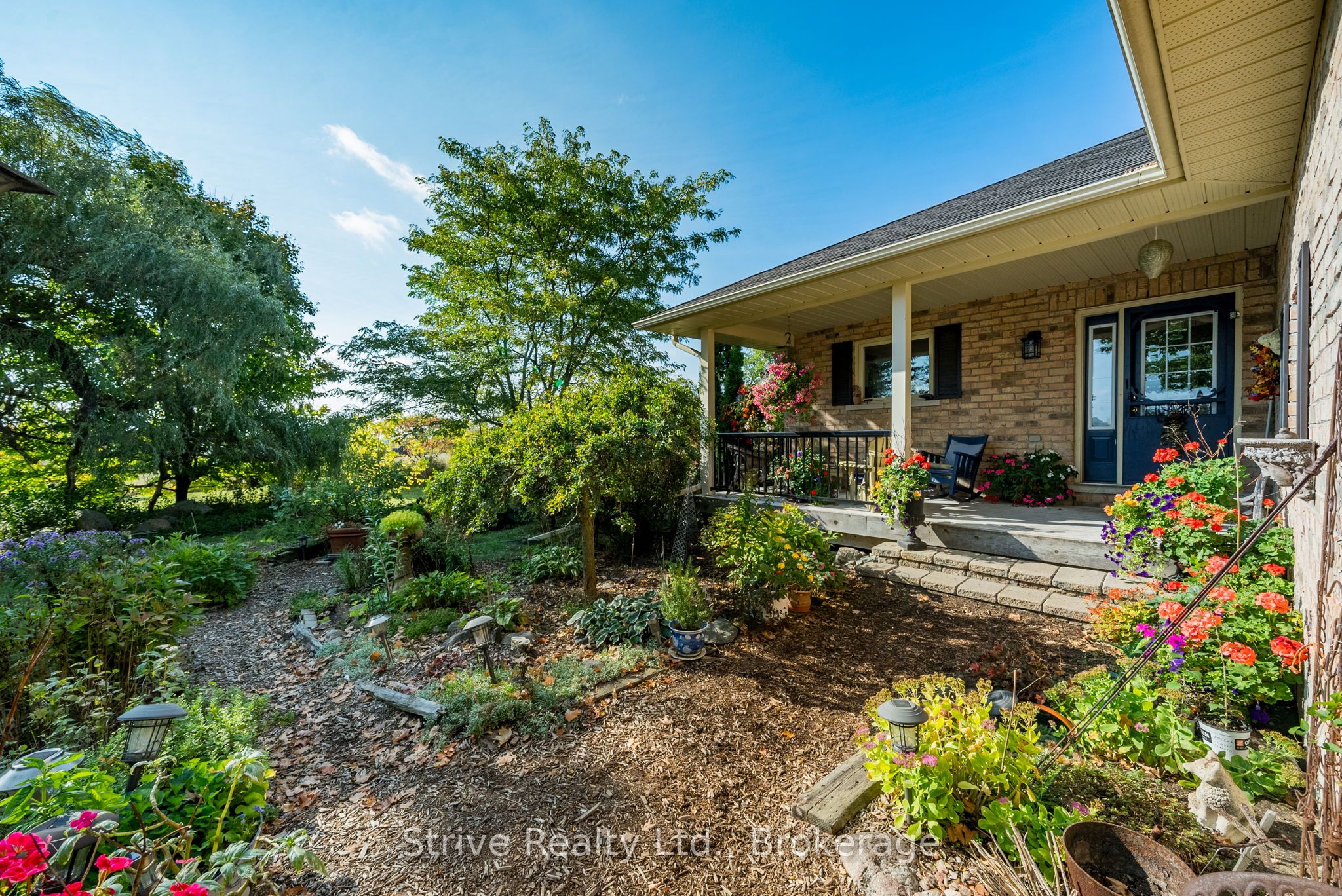 996 Third Line Property Photo 5