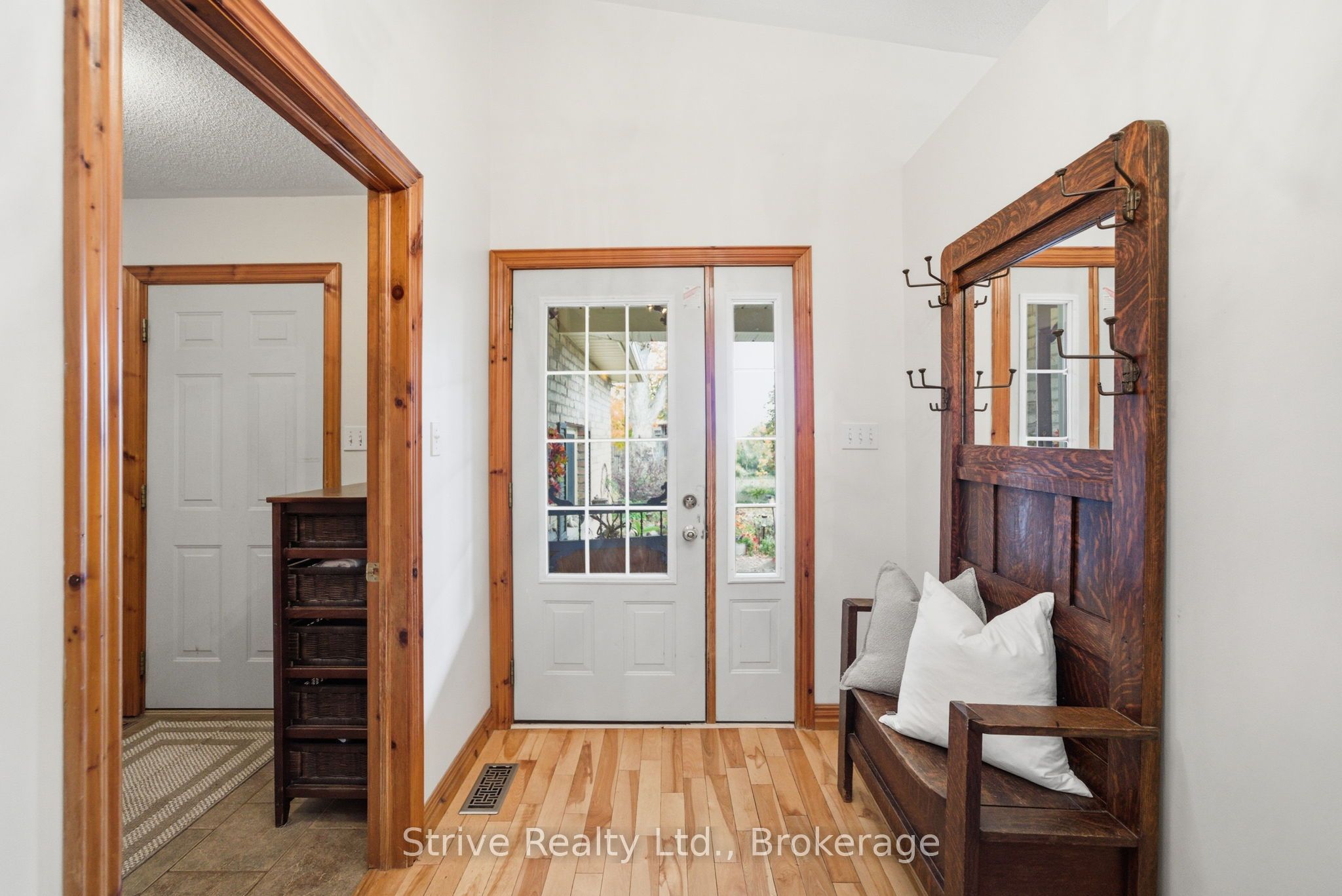 996 Third Line Property Photo 9