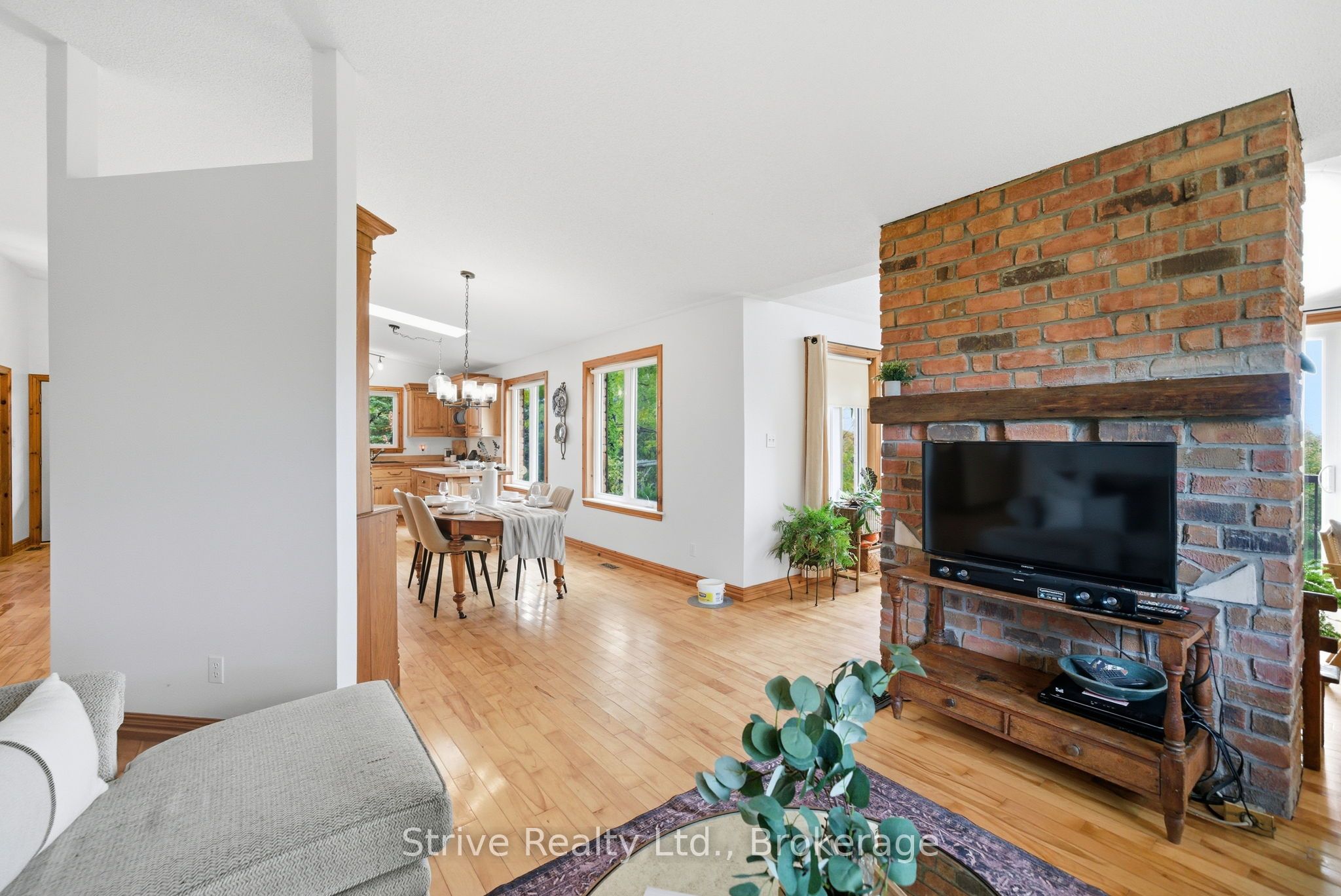 996 Third Line Property Photo 11