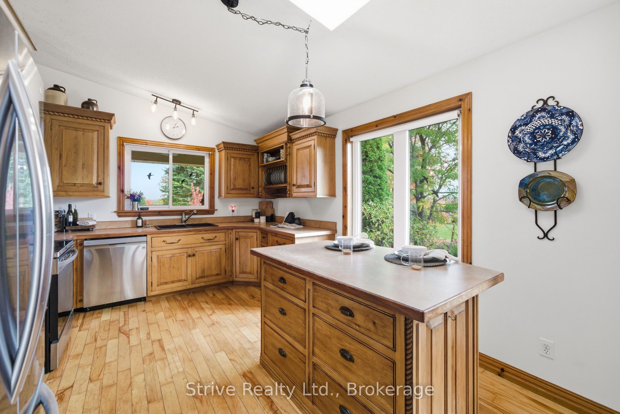 996 Third Line Property Photo 16
