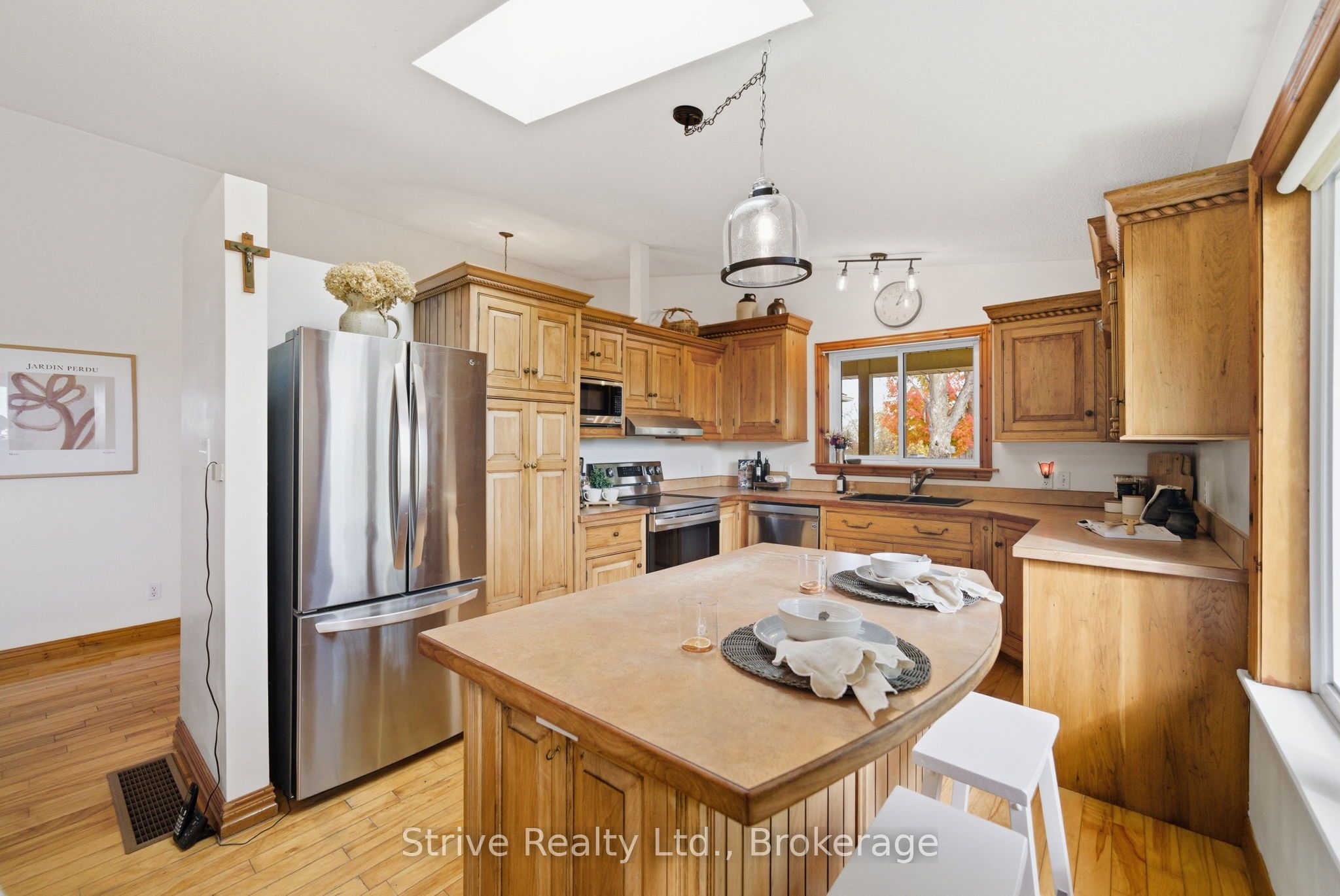 996 Third Line Property Photo 17