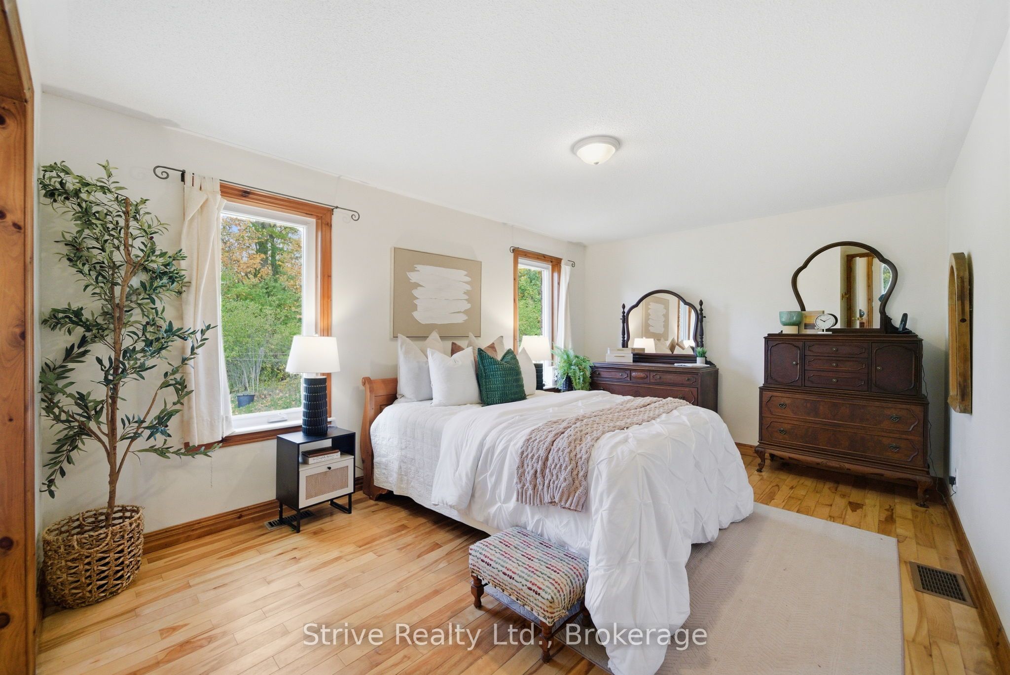 996 Third Line Property Photo 21