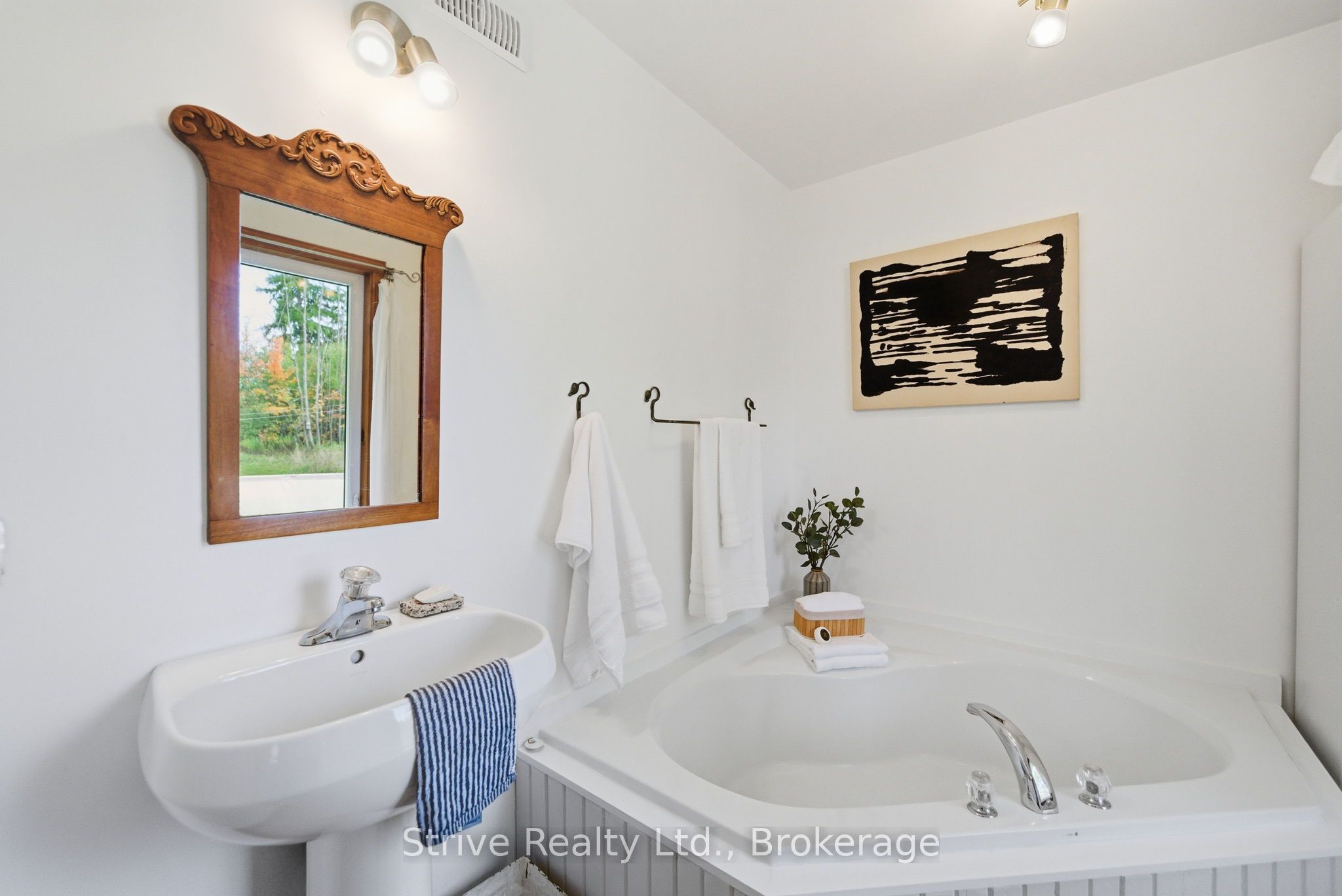 996 Third Line Property Photo 23