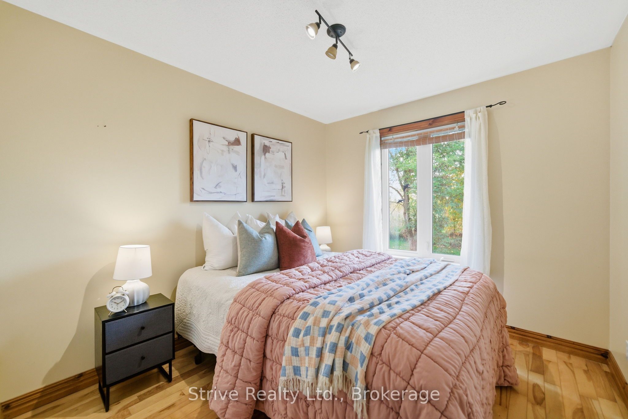 996 Third Line Property Photo 25