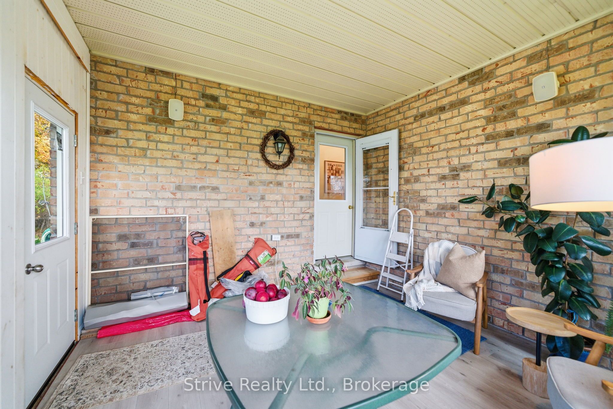 996 Third Line Property Photo 28