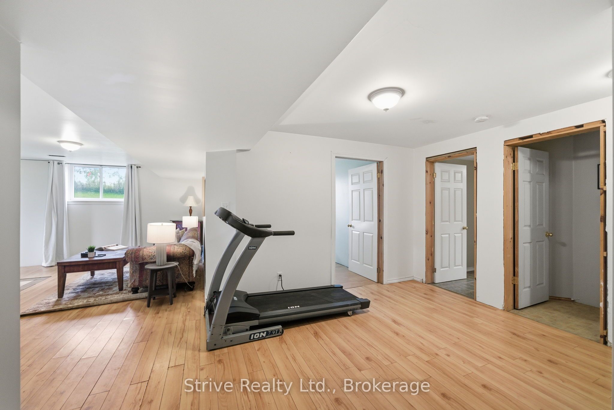 996 Third Line Property Photo 32
