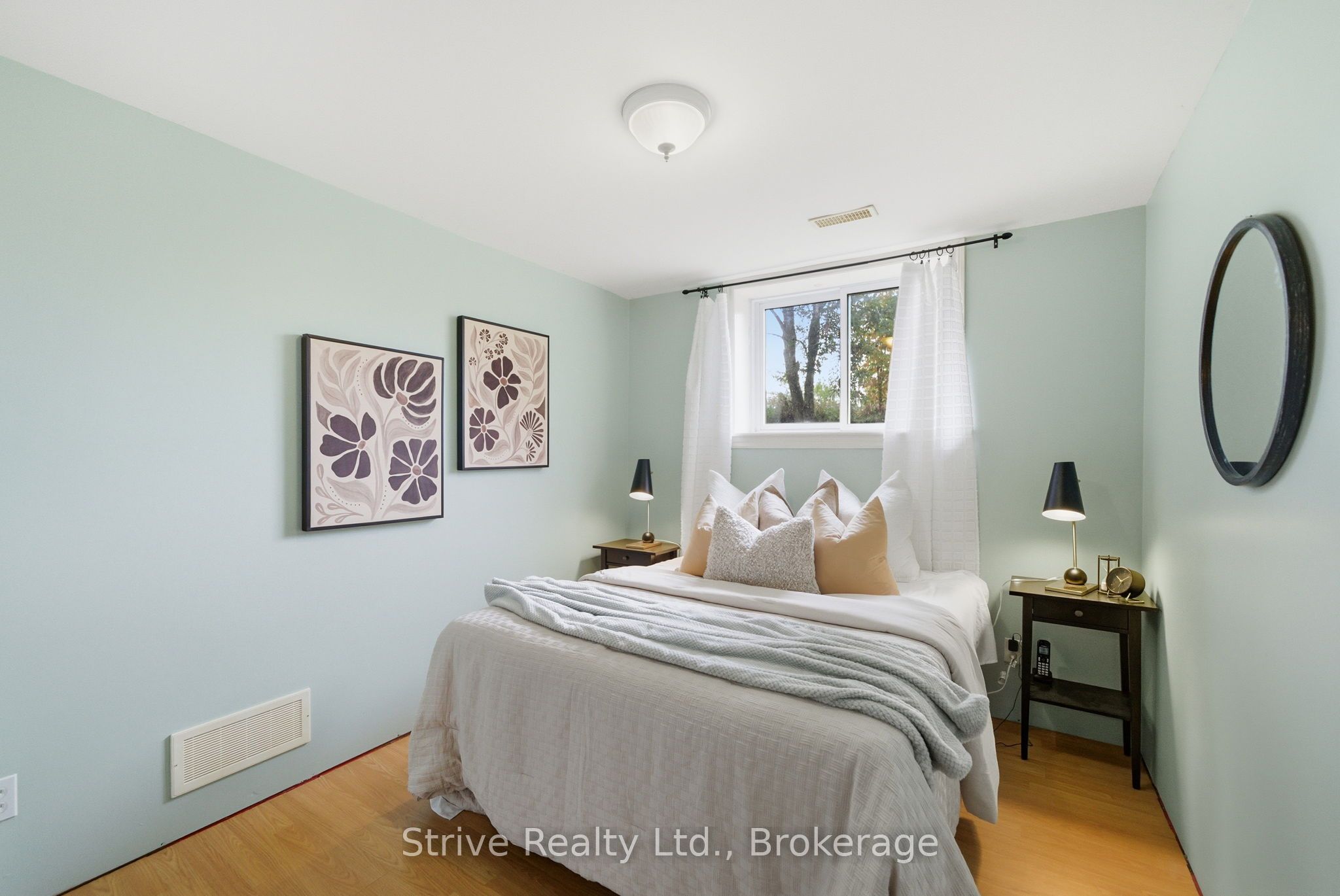 996 Third Line Property Photo 33