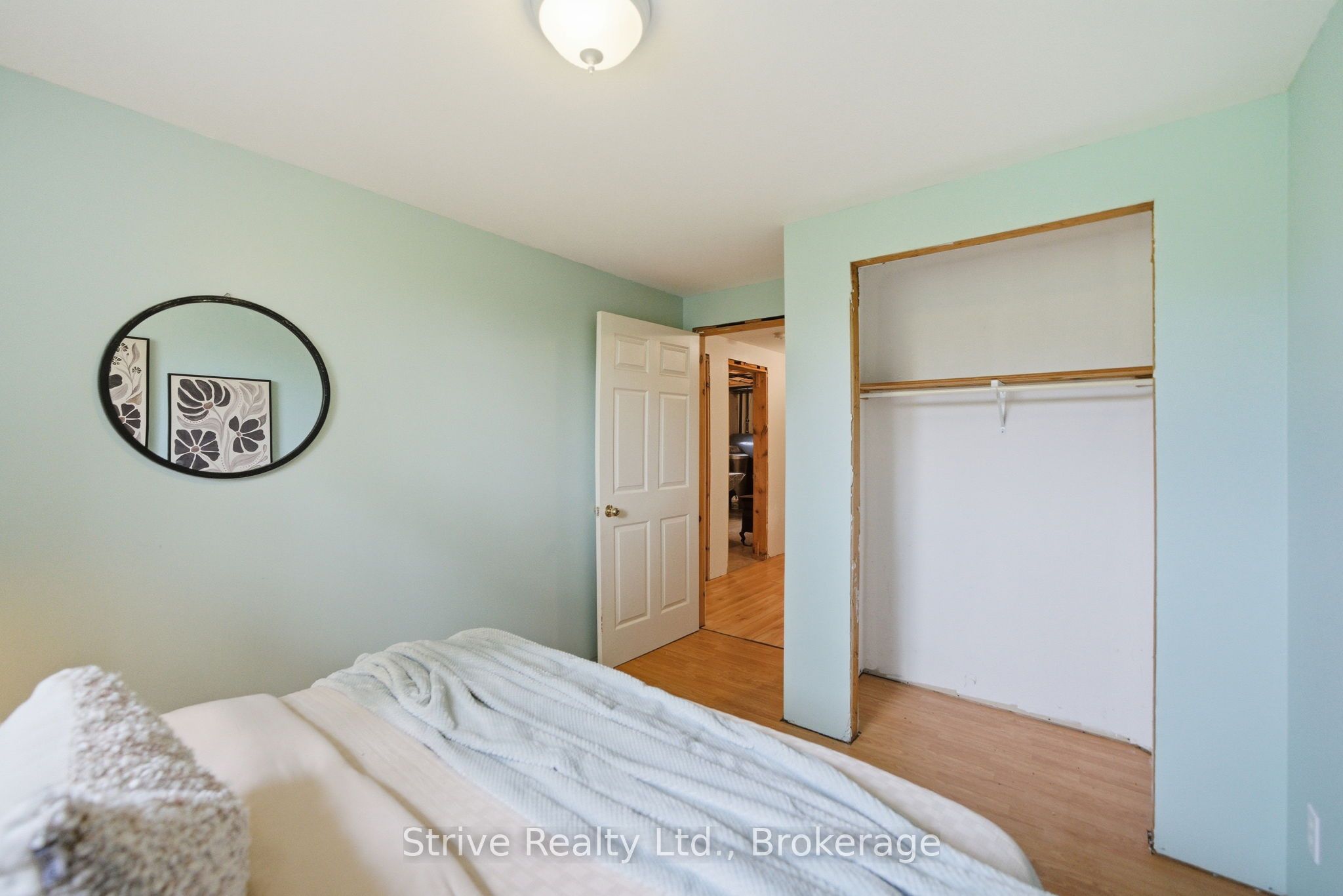 996 Third Line Property Photo 34
