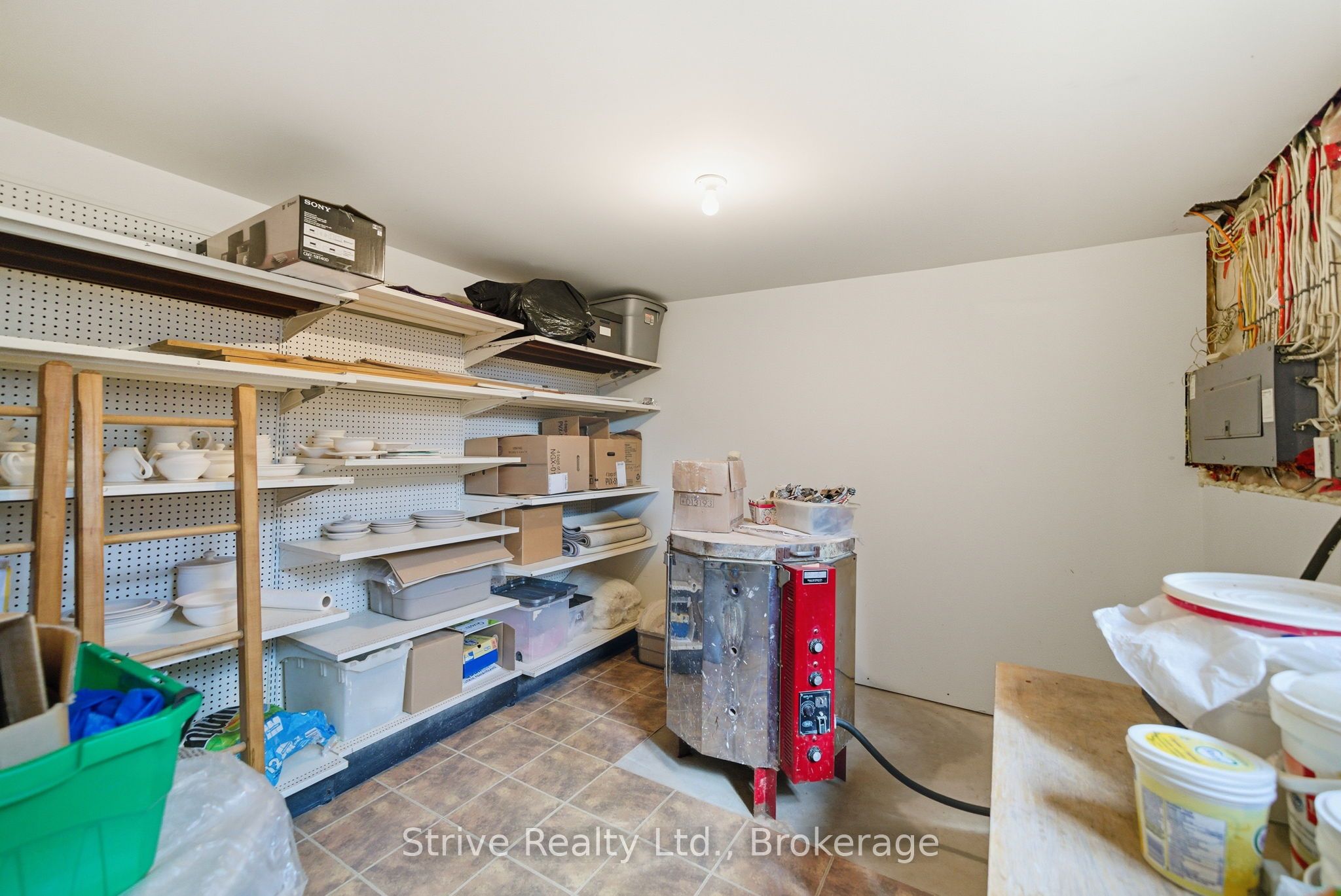 996 Third Line Property Photo 35