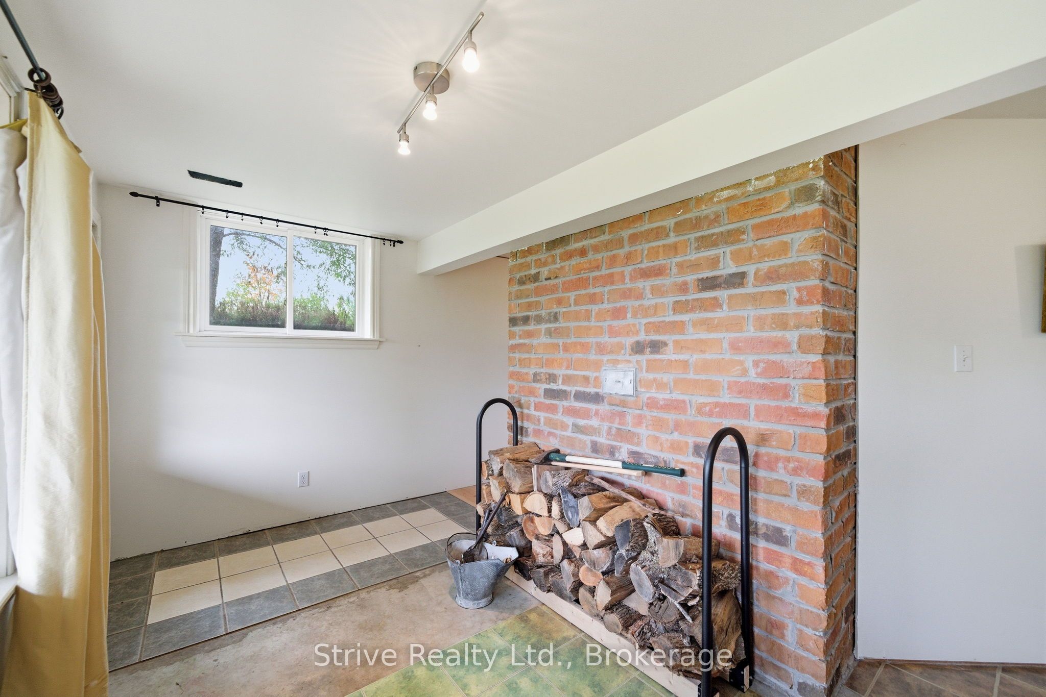 996 Third Line Property Photo 38