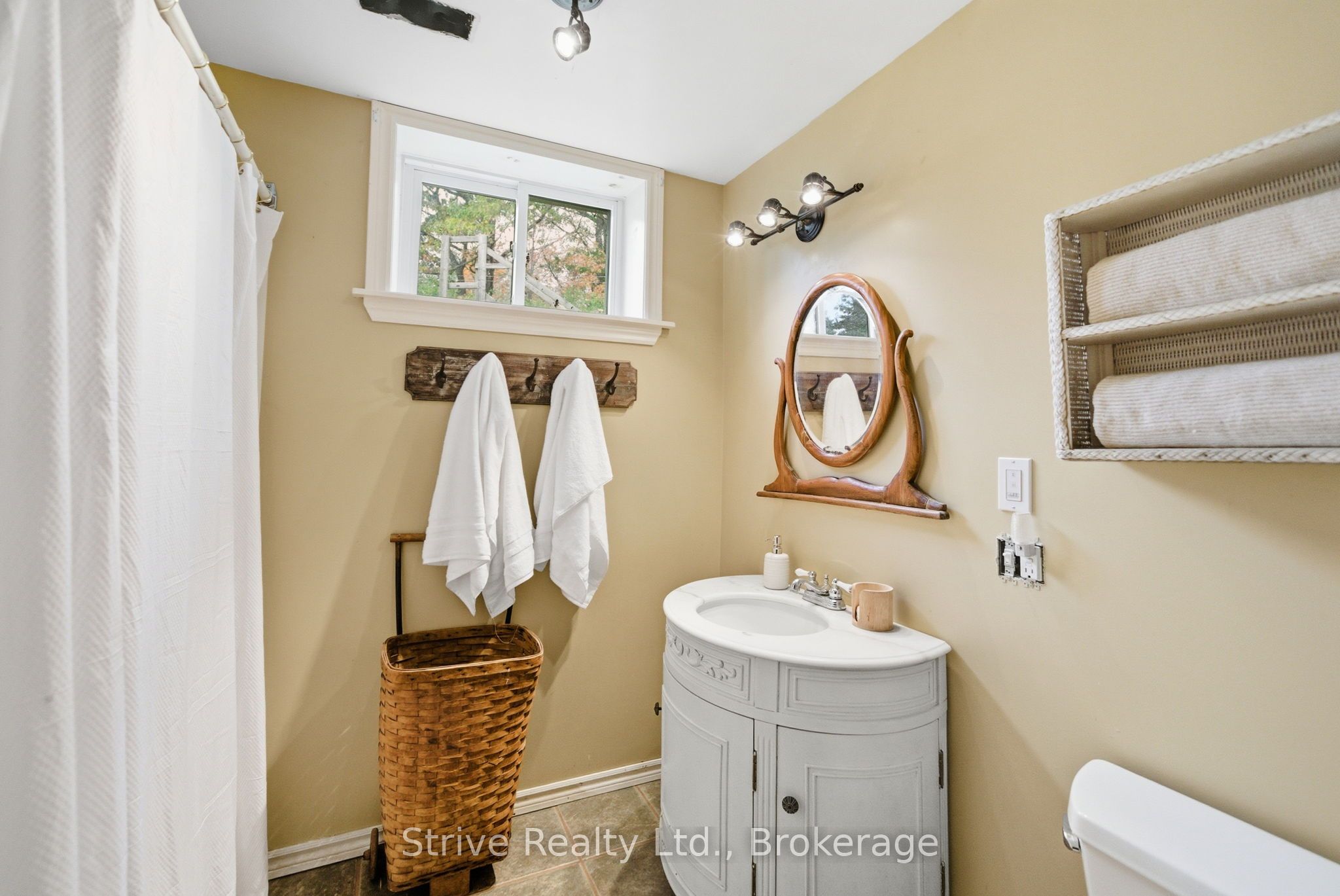 996 Third Line Property Photo 41