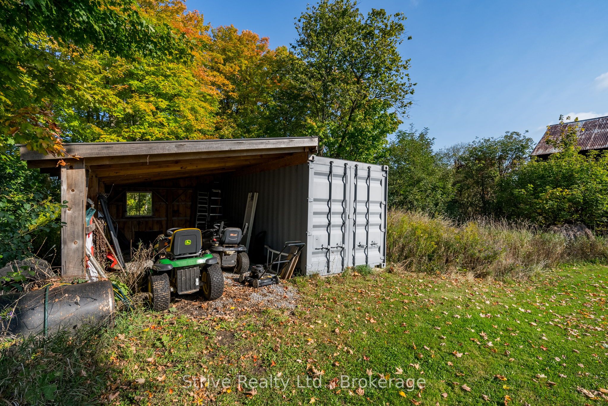 996 Third Line Property Photo 45