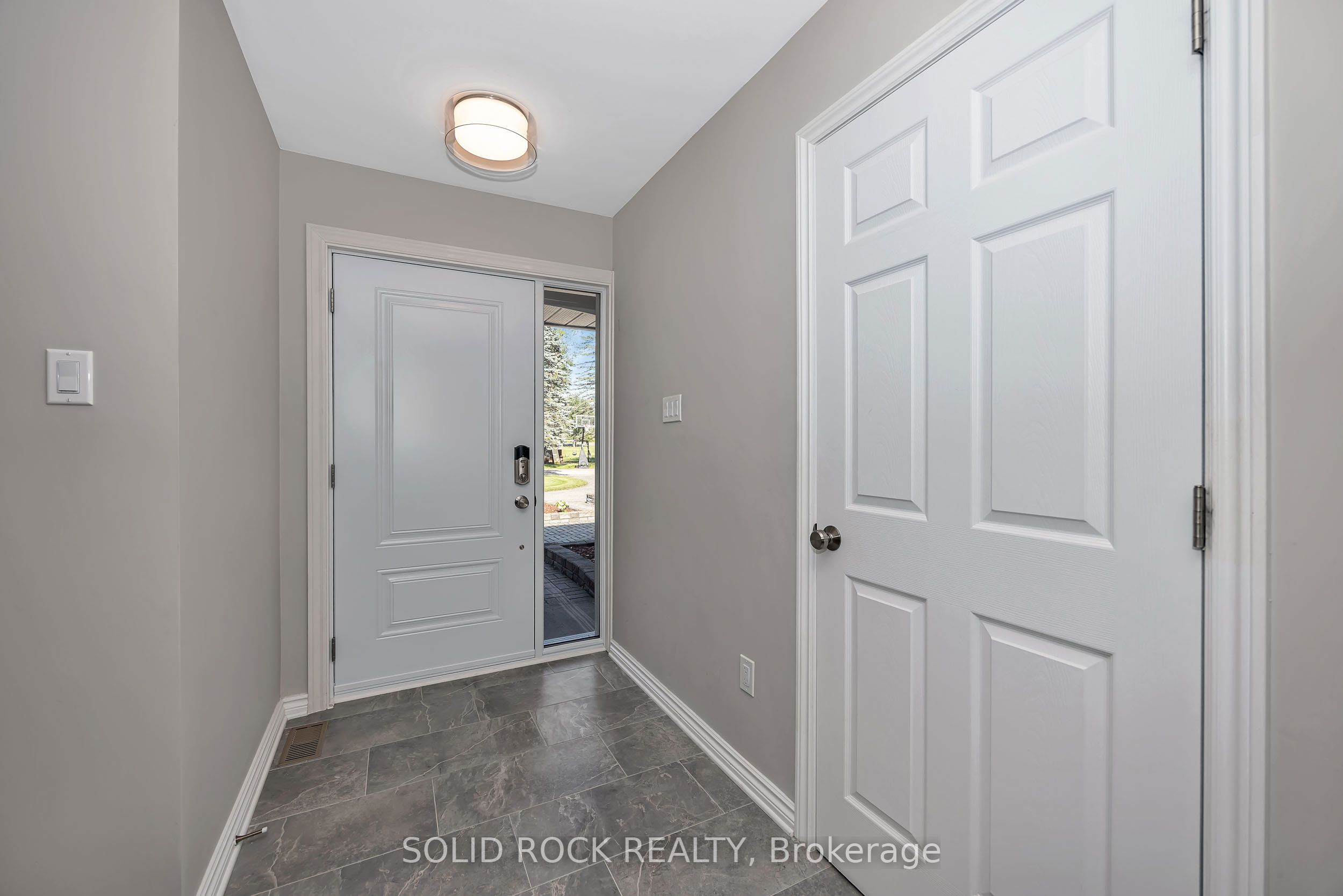 3710 River Road Property Photo 8