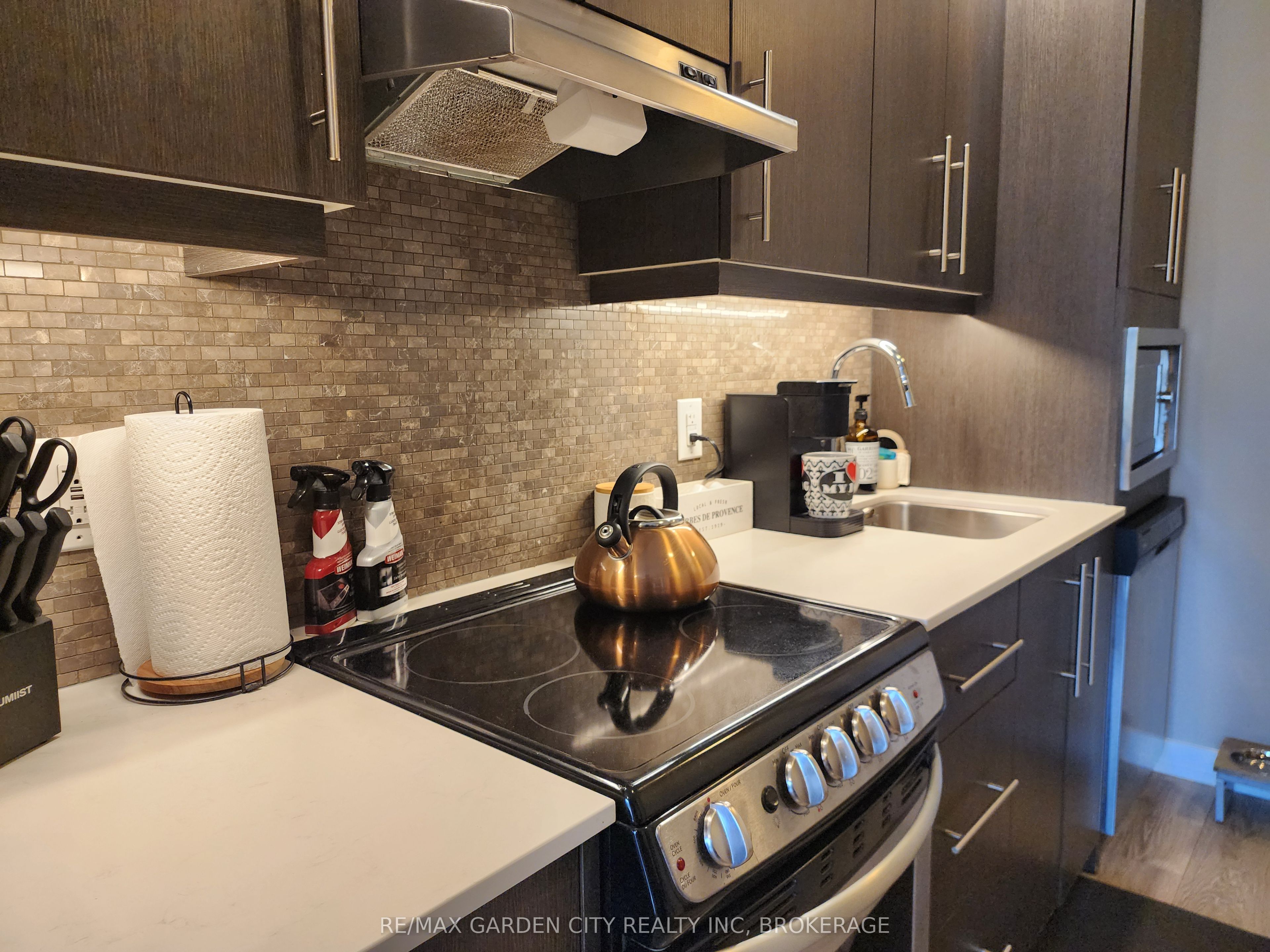 10 Esplanade Lane 206 Property Photo 6