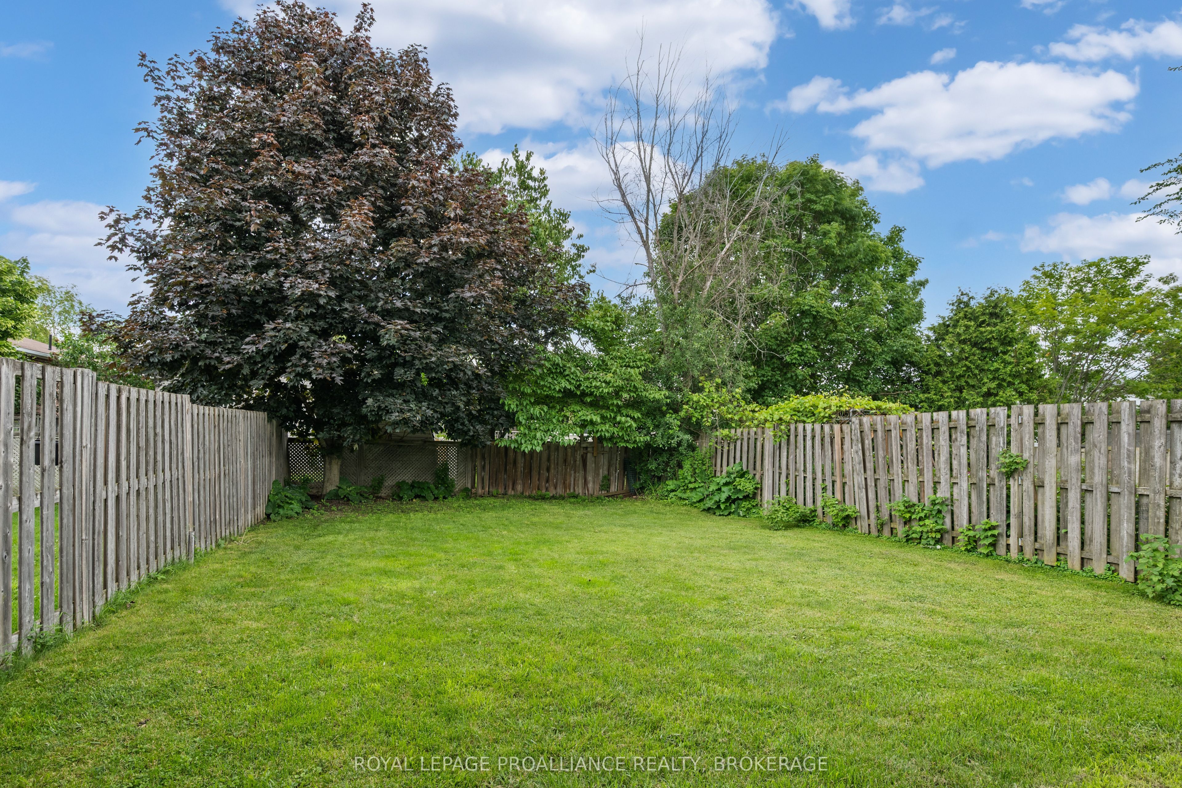 653 Barnsley Crescent Property Photo 5