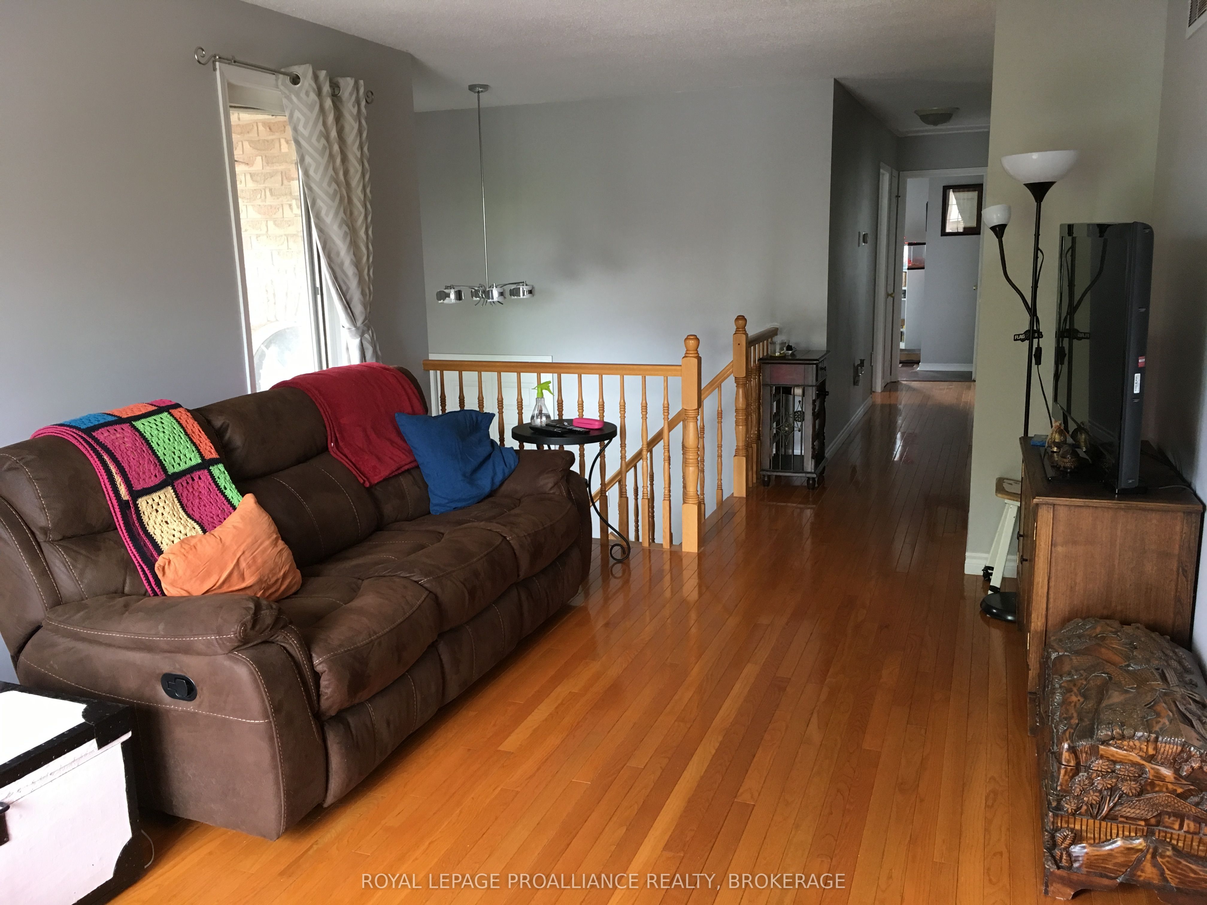 653 Barnsley Crescent Property Photo 15