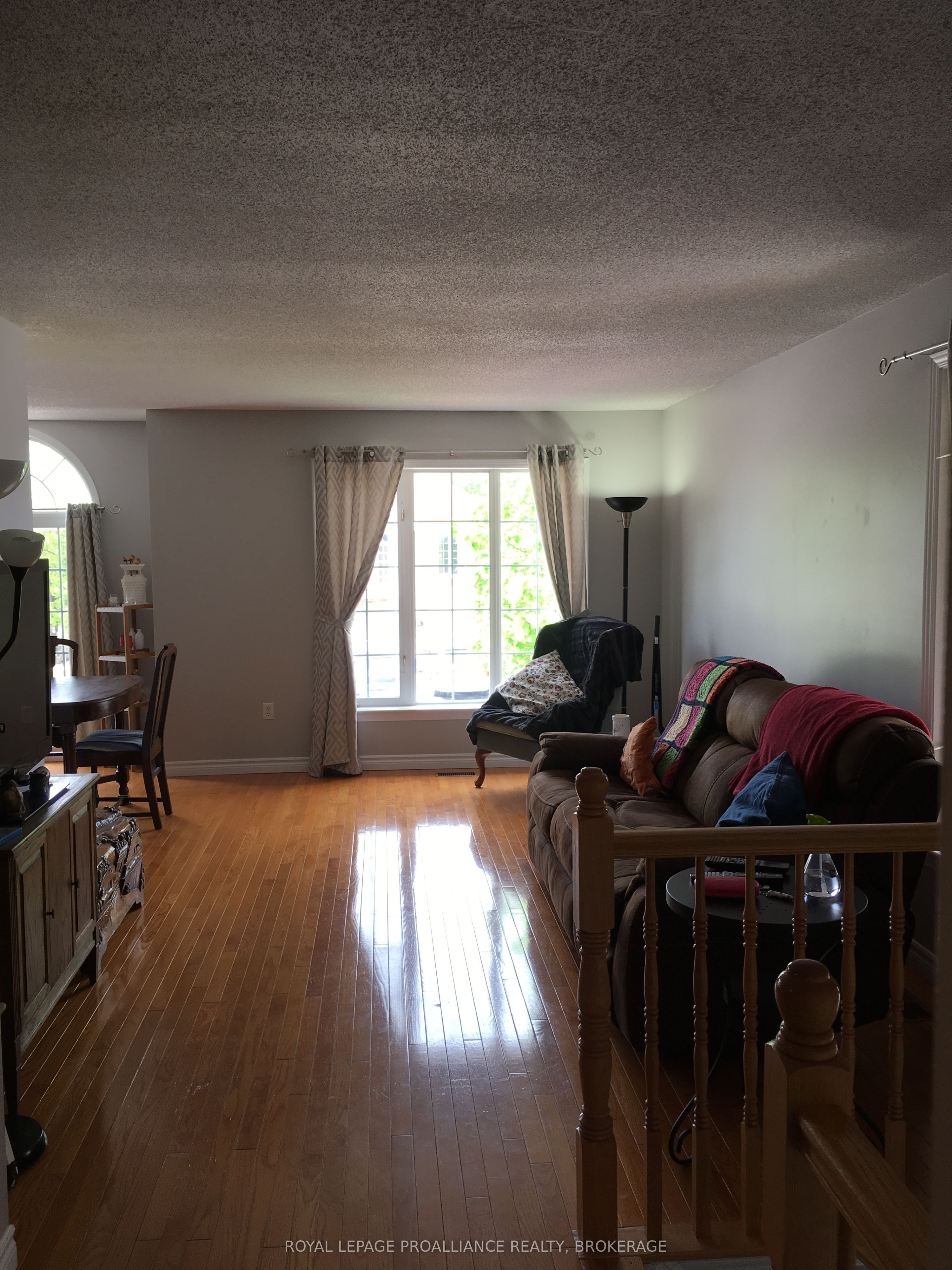 653 Barnsley Crescent Property Photo 17