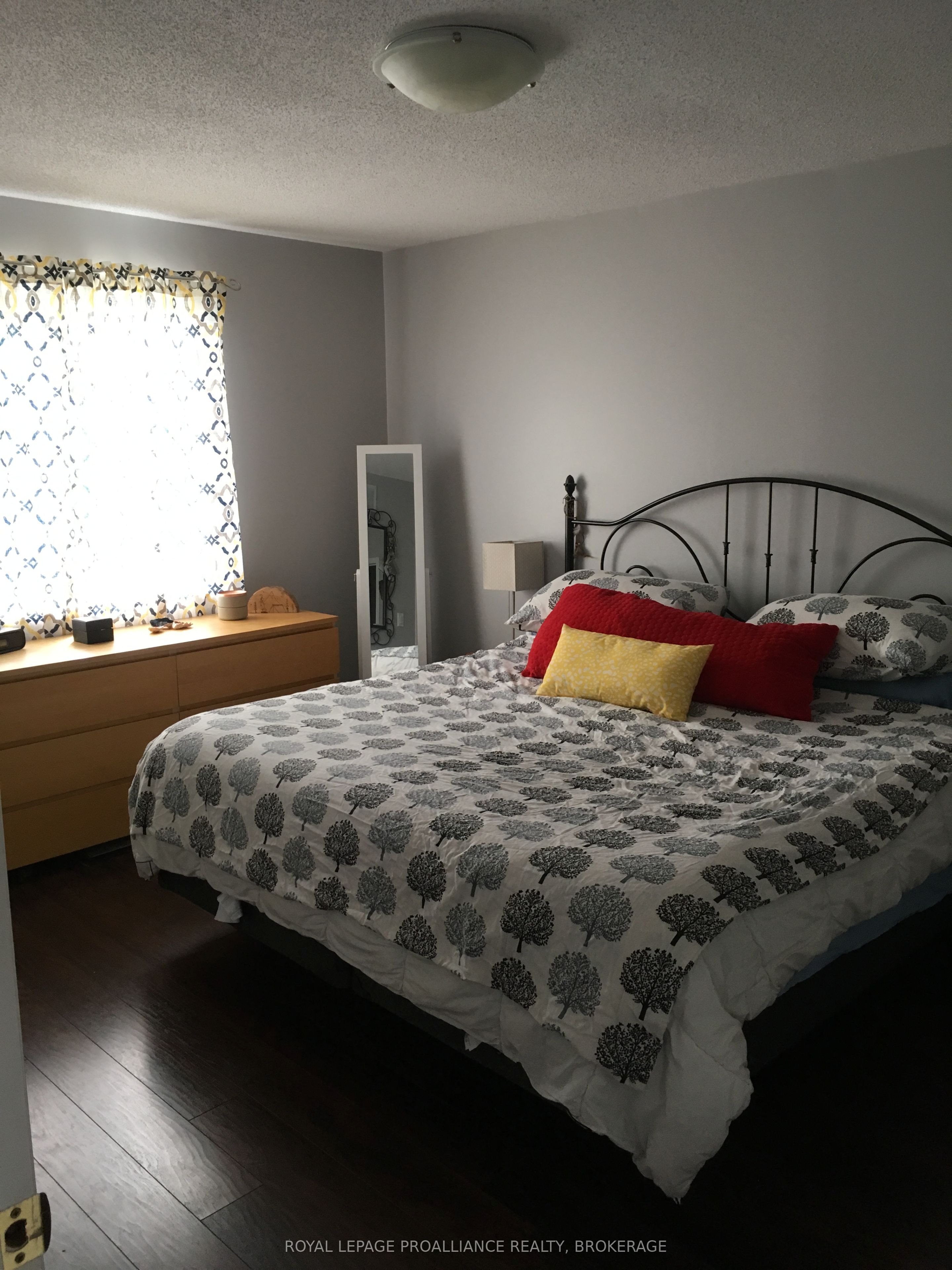 653 Barnsley Crescent Property Photo 22