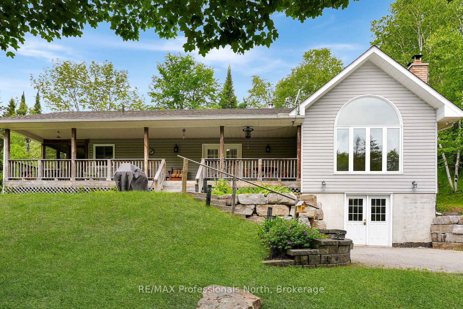17254 Highway 118 Property Photo 1
