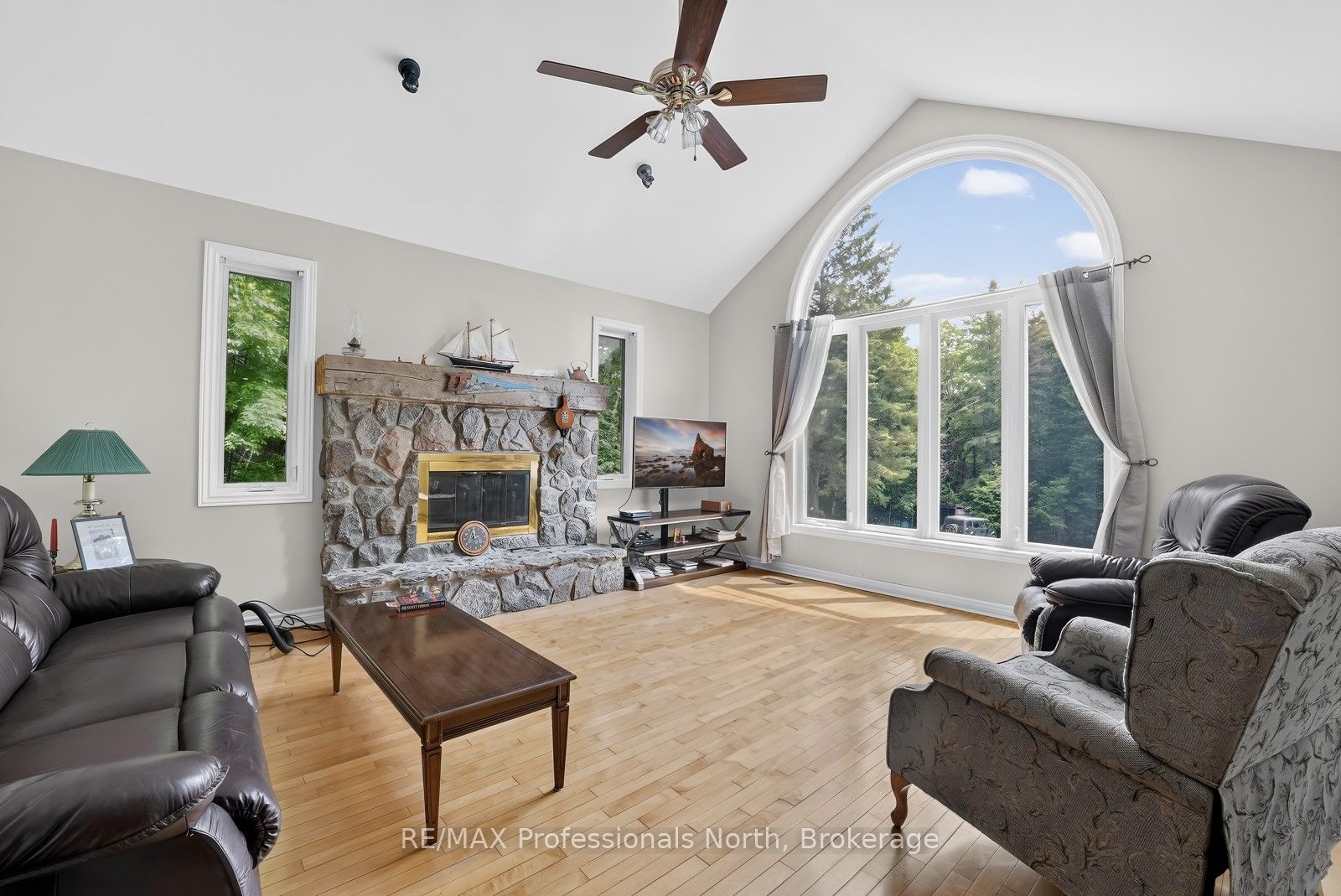17254 Highway 118 Property Photo 8