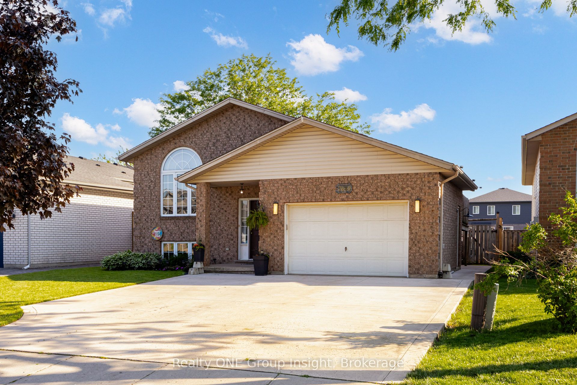 7880 Ascot Circle Property Photo 1
