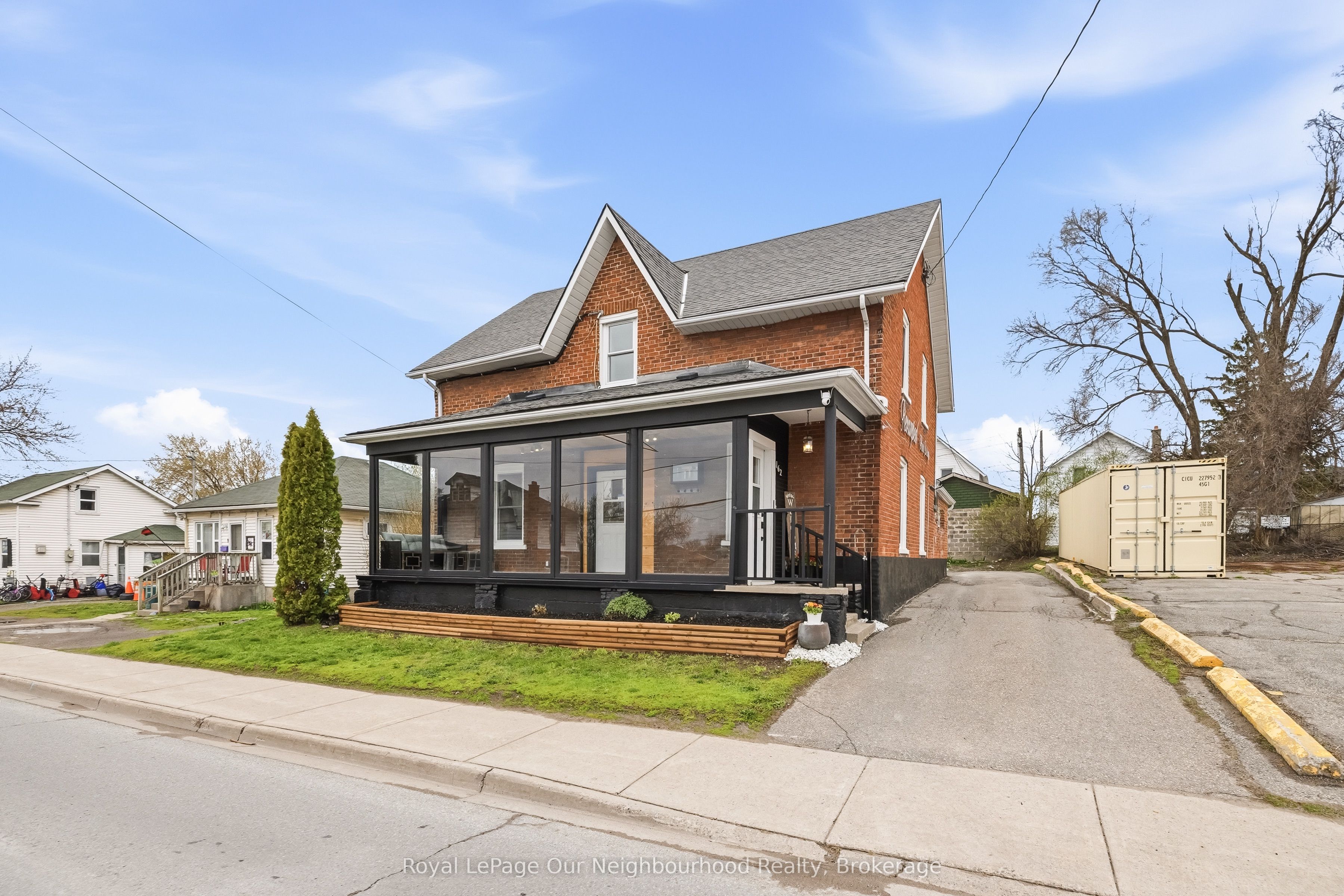162 Dundas Street E Property Photo 1