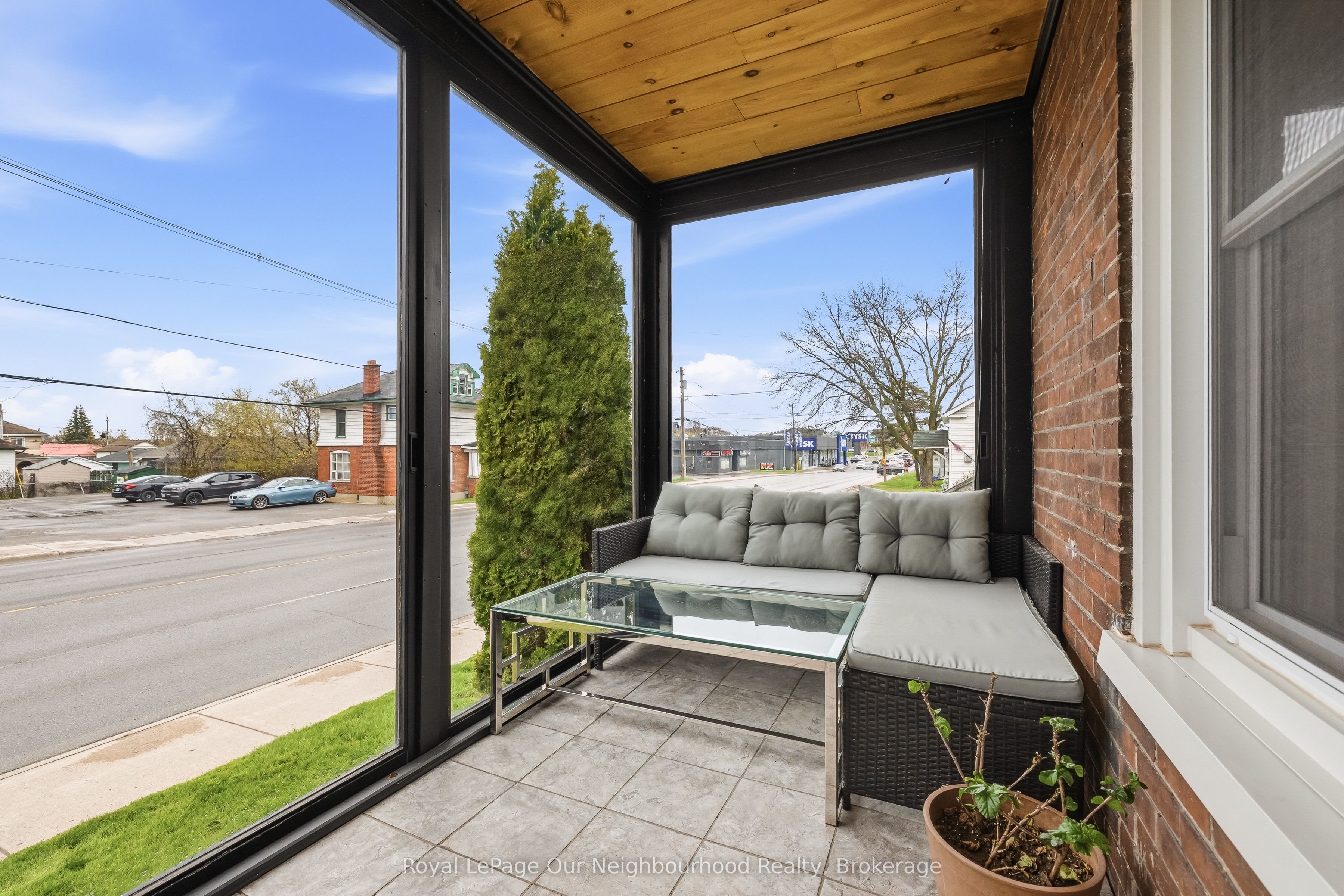 162 Dundas Street E Property Photo 5