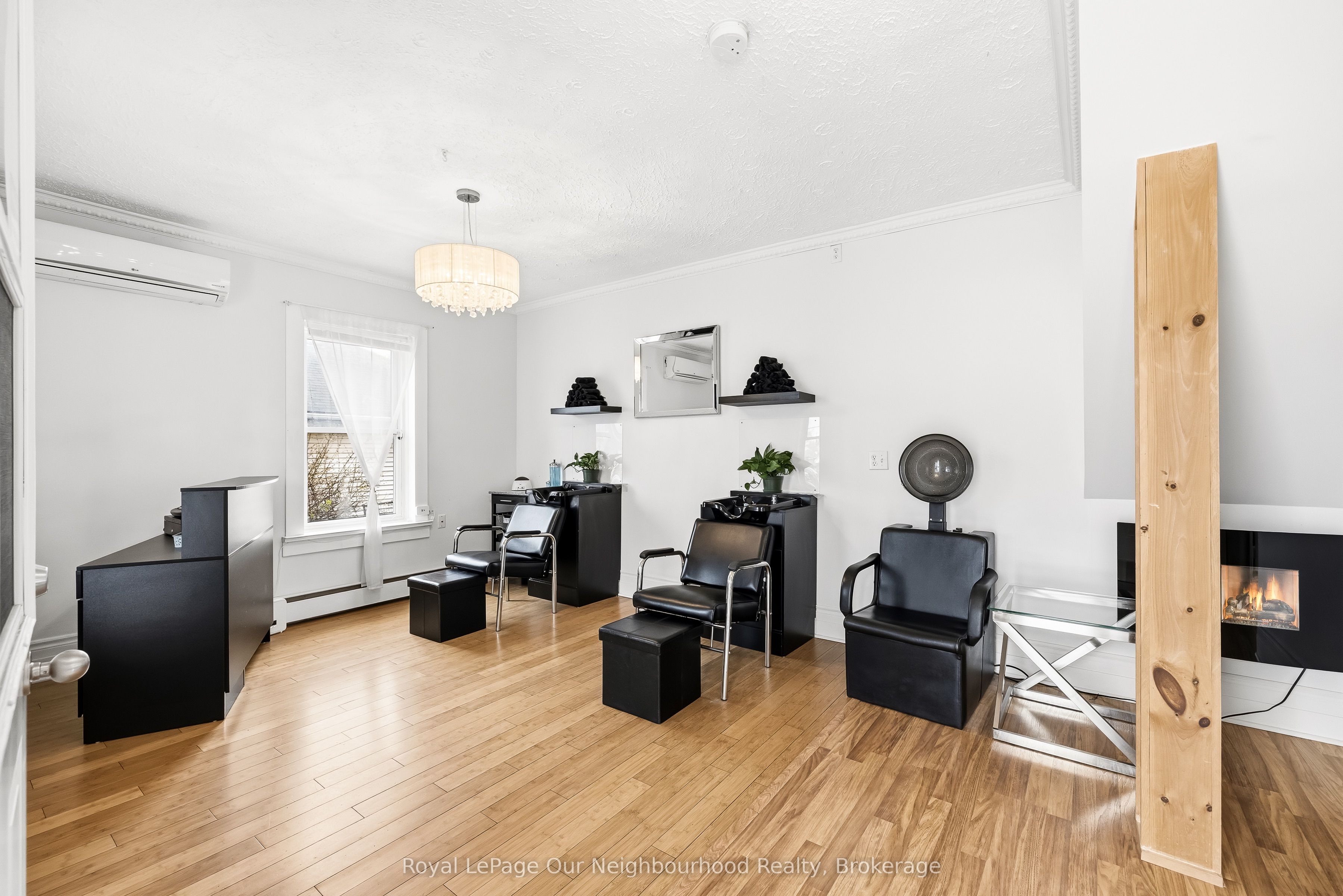 162 Dundas Street E Property Photo 6
