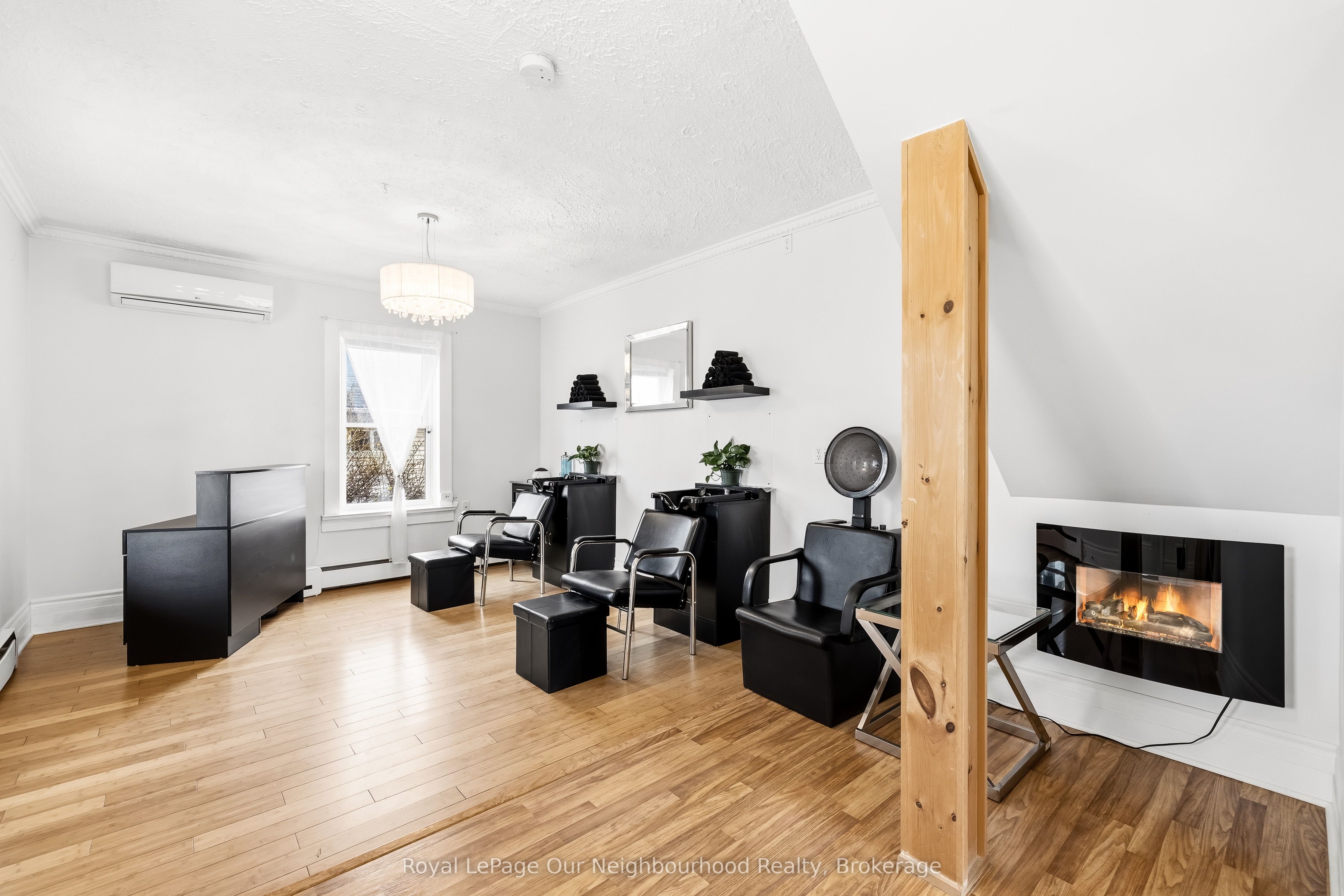162 Dundas Street E Property Photo 7
